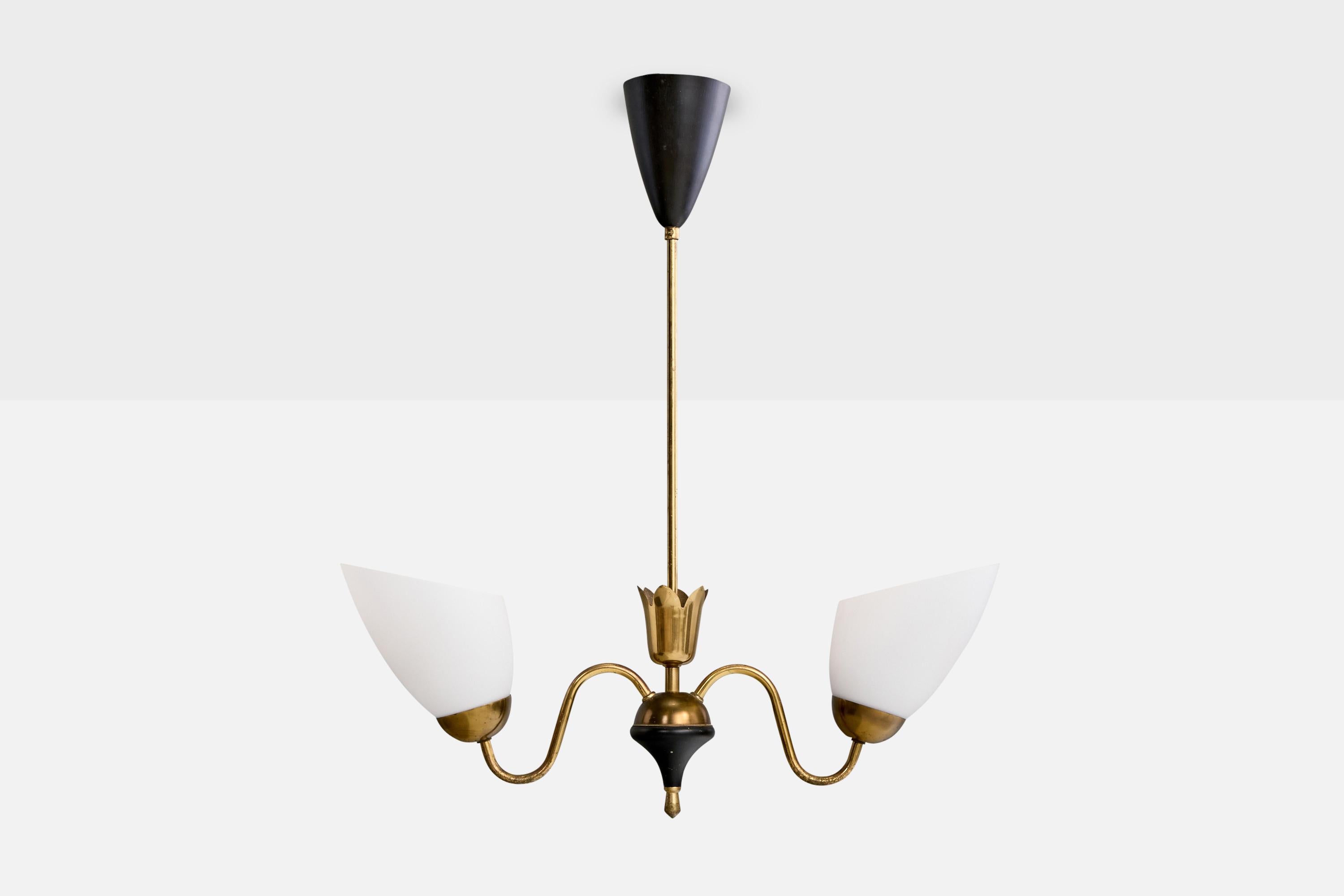Mid-Century Modern Designer suédois, lustre, laiton, métal, verre, Suède, années 1950 en vente