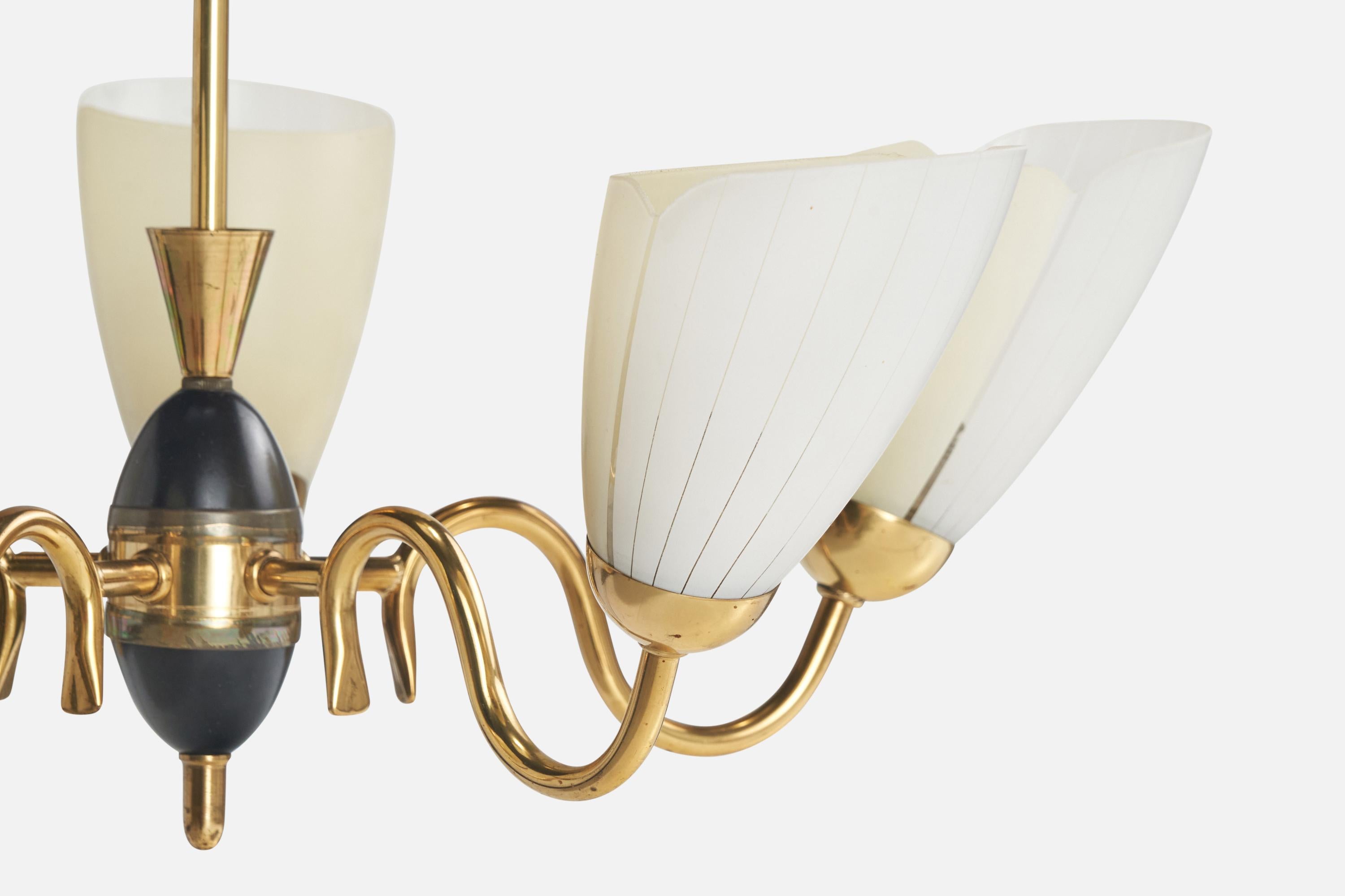 Designer suédois, lustre, laiton, métal, verre, Suède, années 1950 en vente 1