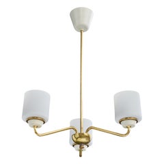 Lampadario di design svedese, ottone, metallo, vetro, Svezia, anni '50