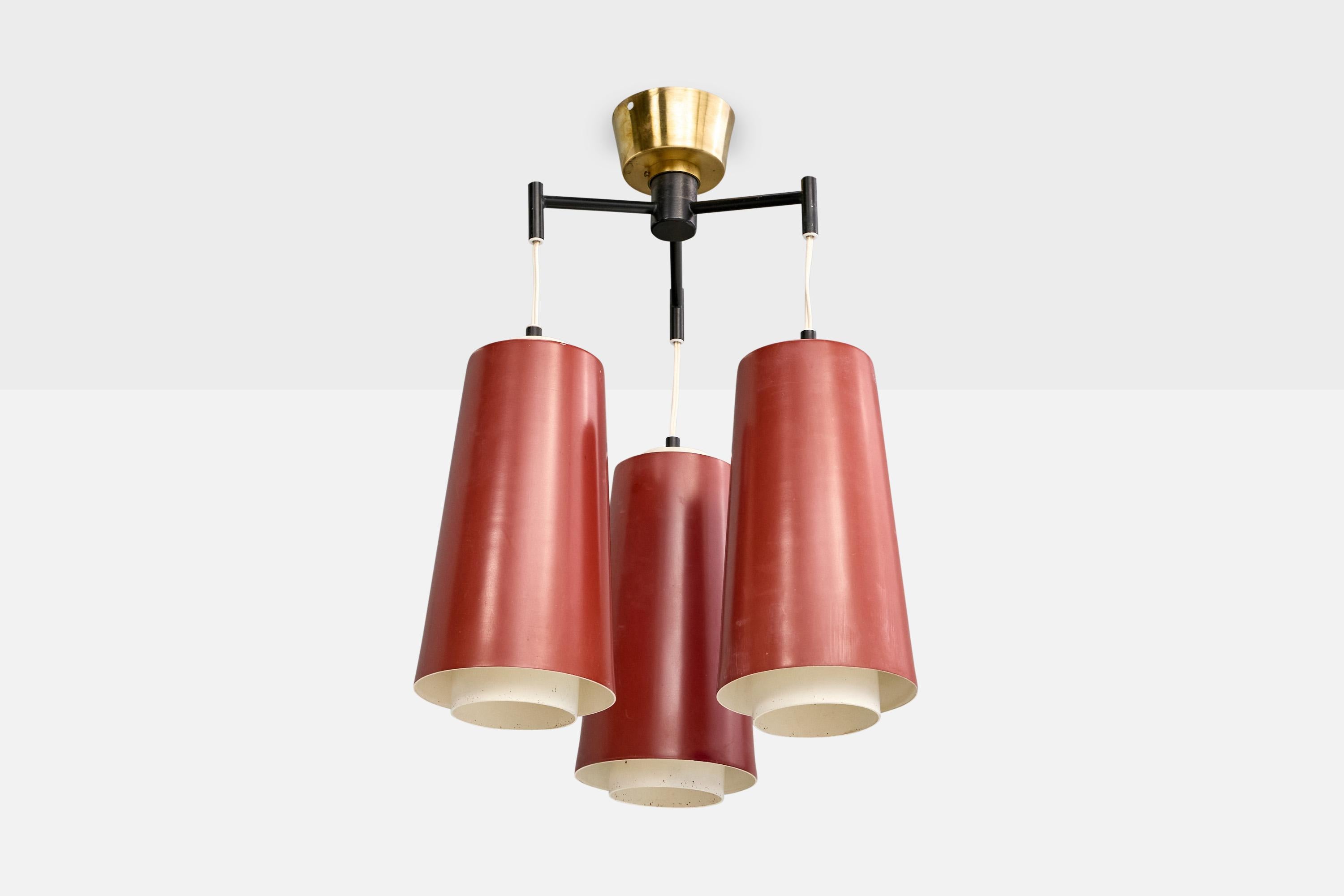 Lustre en métal laqué en laiton, noir, rouge et blanc, conçu et produit en Suède, vers les années 1950.

Dimensions globales (pouces) : 20.0 