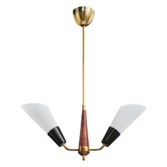 Schwedischer Designer, Kronleuchter, Messing, Metall, Teakholz, Glas, Schweden, 1950er Jahre