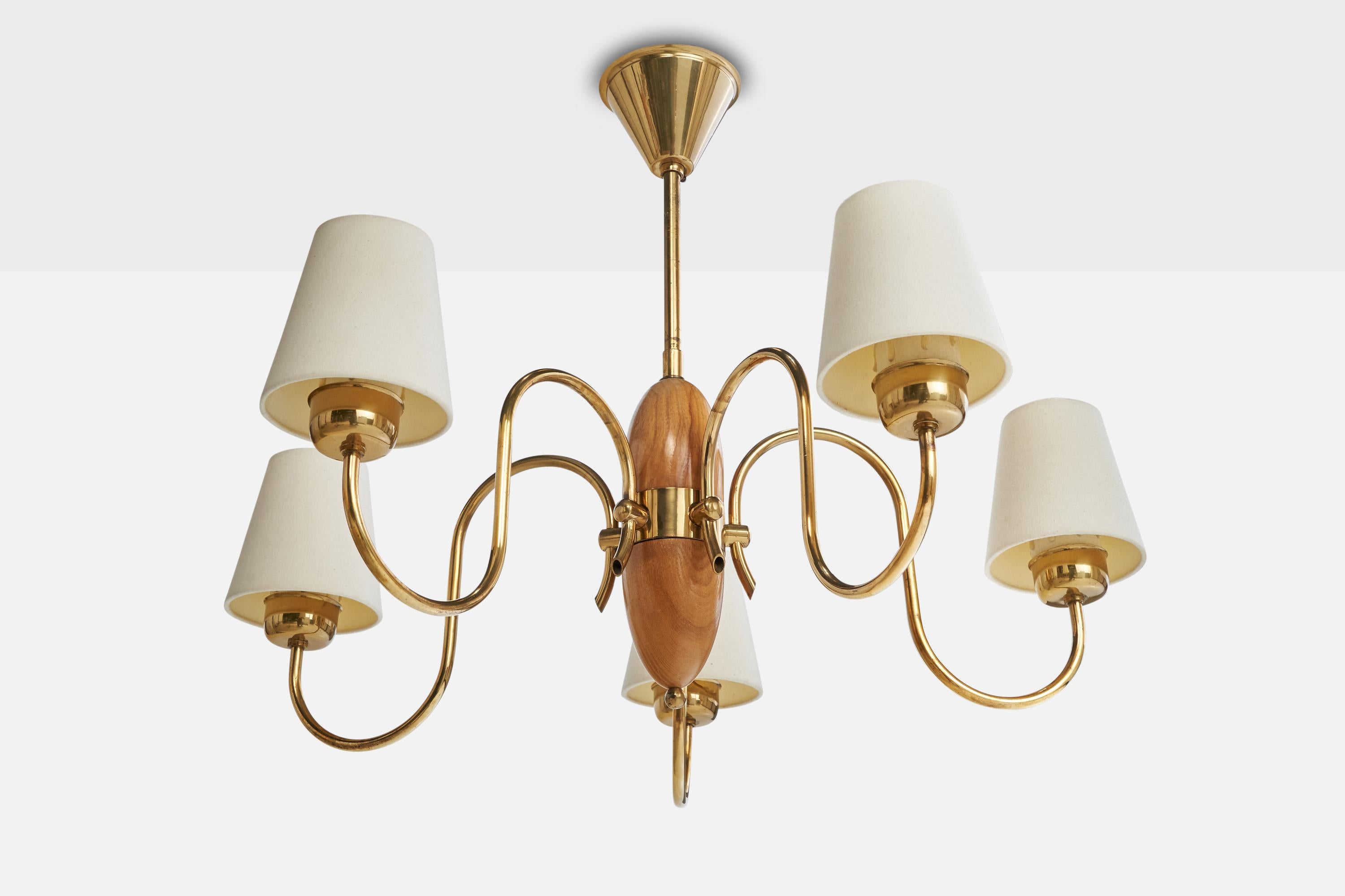 Lampadario in ottone, quercia e tessuto bianco progettato e prodotto in Svezia, anni '40 circa.

Dimensioni complessive (pollici): 20