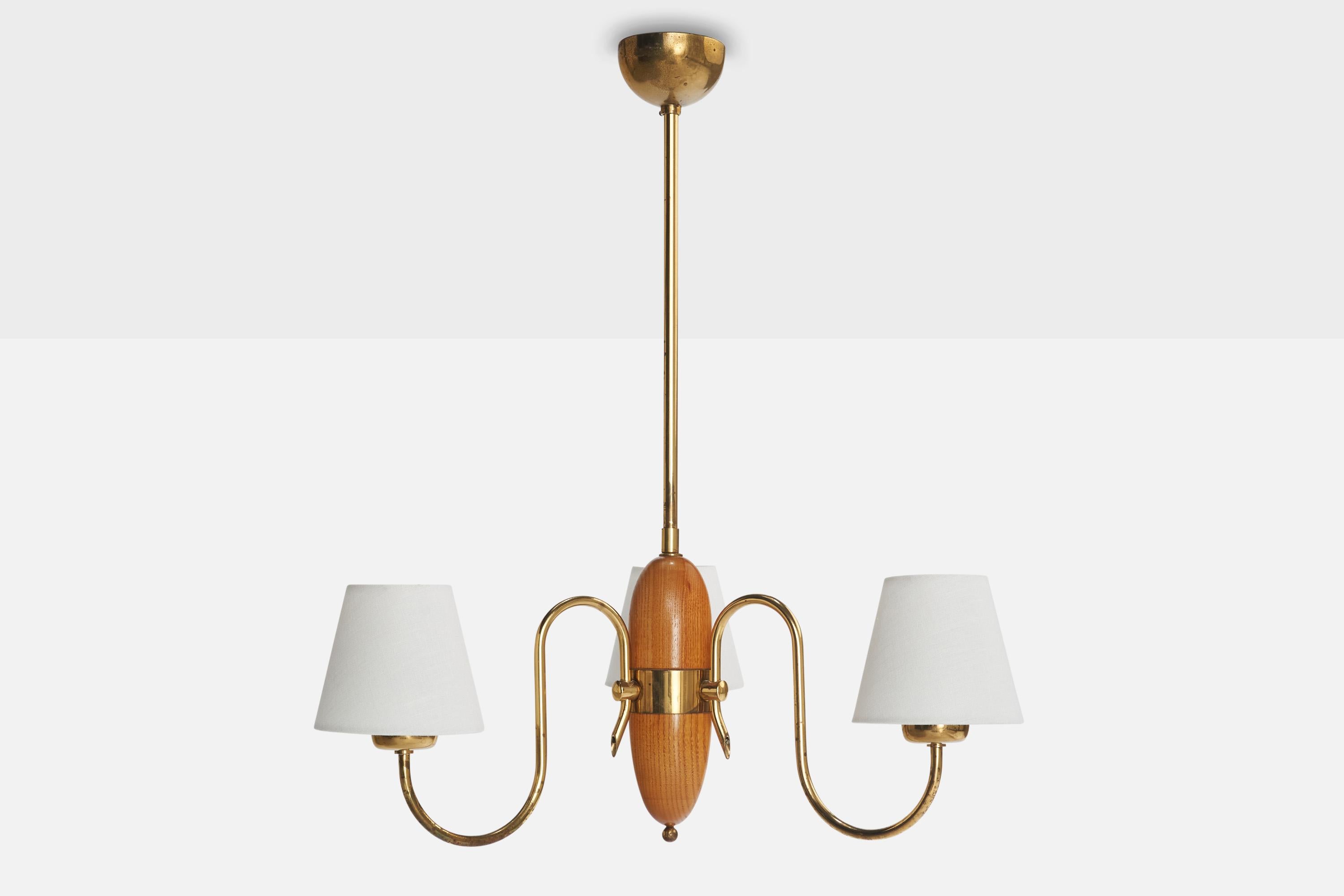 Scandinavo moderno Lampadario di design svedese, ottone, Oak, tessuto, Svezia, anni '40 in vendita