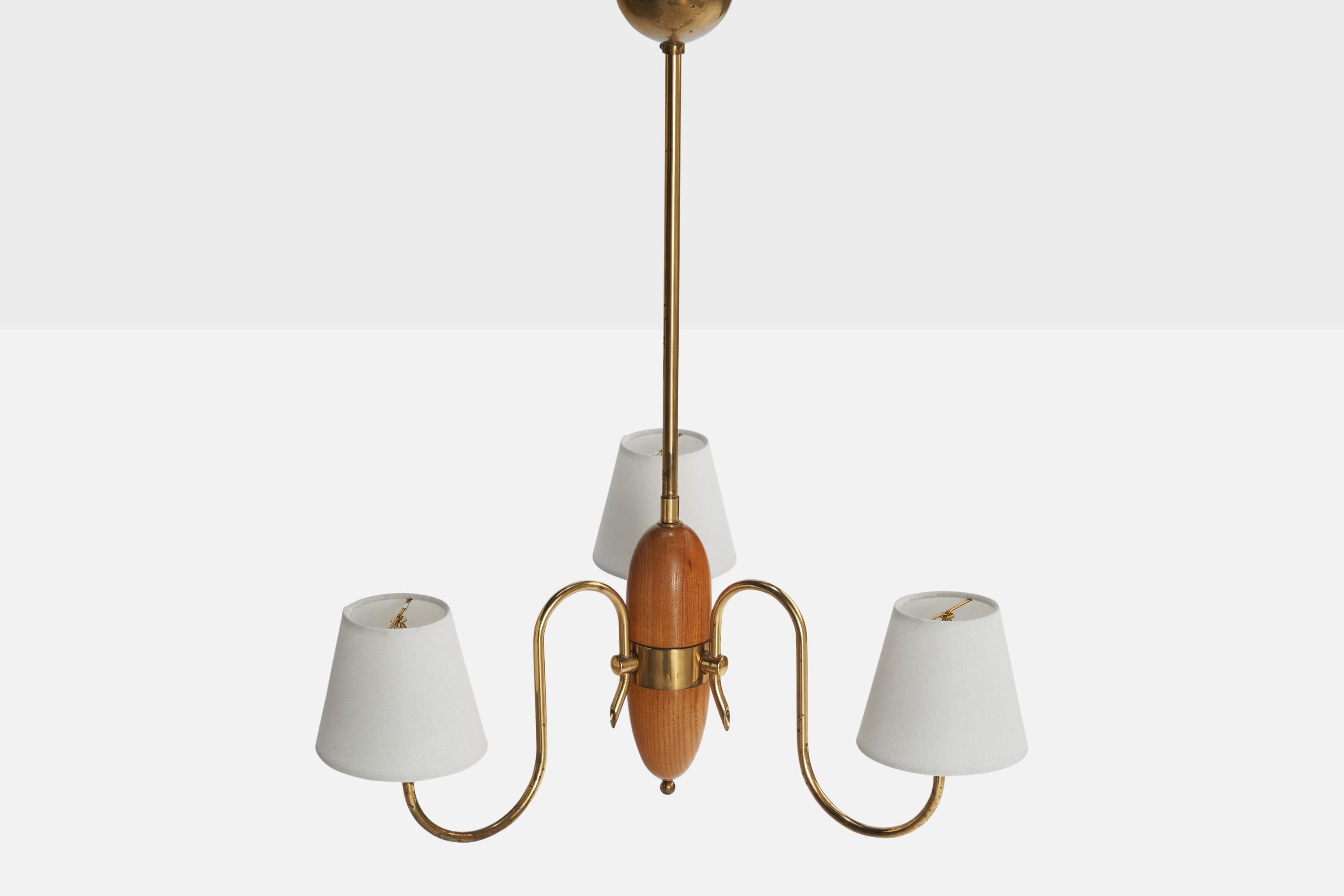 Svedese Lampadario di design svedese, ottone, Oak, tessuto, Svezia, anni '40 in vendita