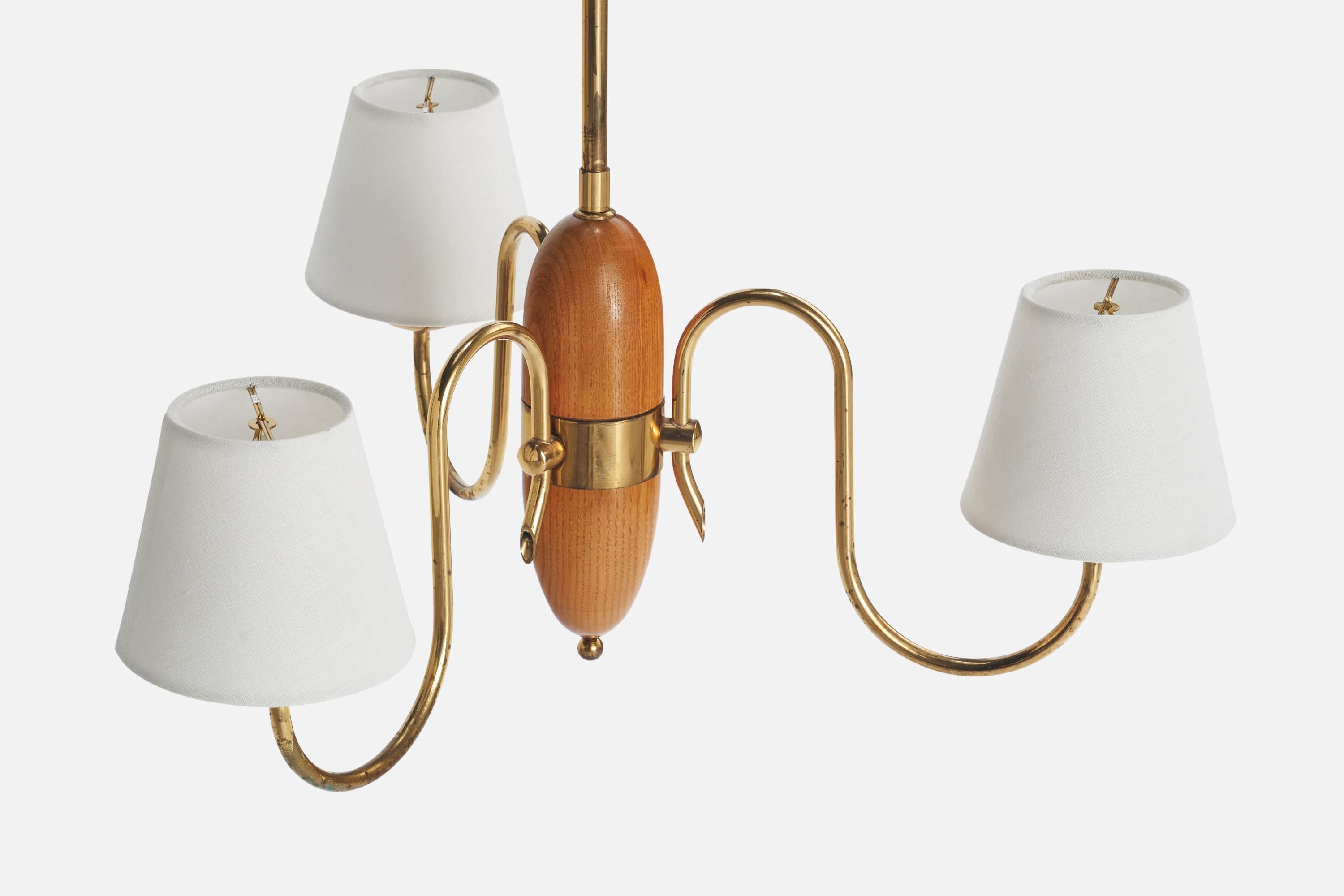 Lampadario di design svedese, ottone, Oak, tessuto, Svezia, anni '40 In condizioni buone in vendita a High Point, NC