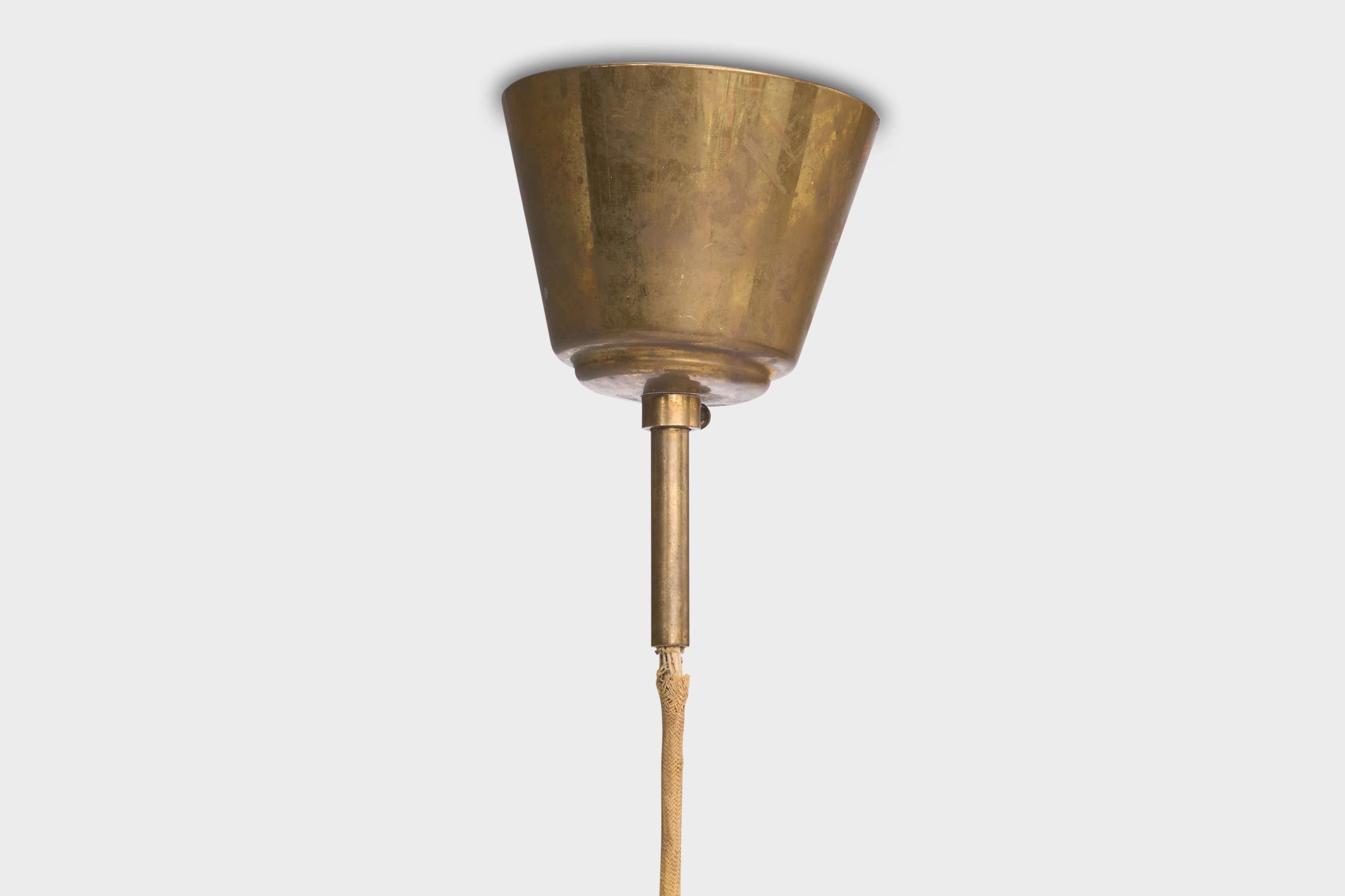 Metà XX secolo Lampadario di design svedese, ottone, Oak, tessuto, Svezia, anni '40 in vendita