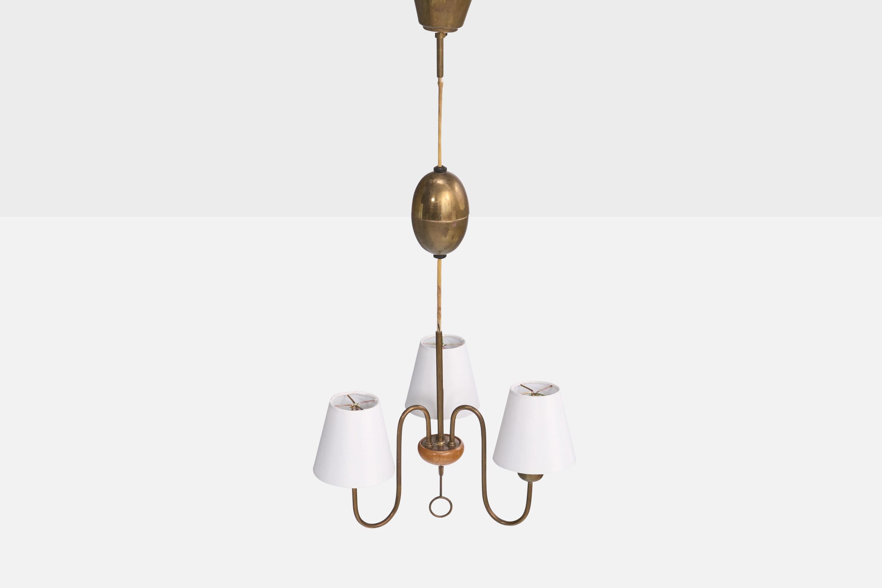 Ottone Lampadario di design svedese, ottone, Oak, tessuto, Svezia, anni '40 in vendita