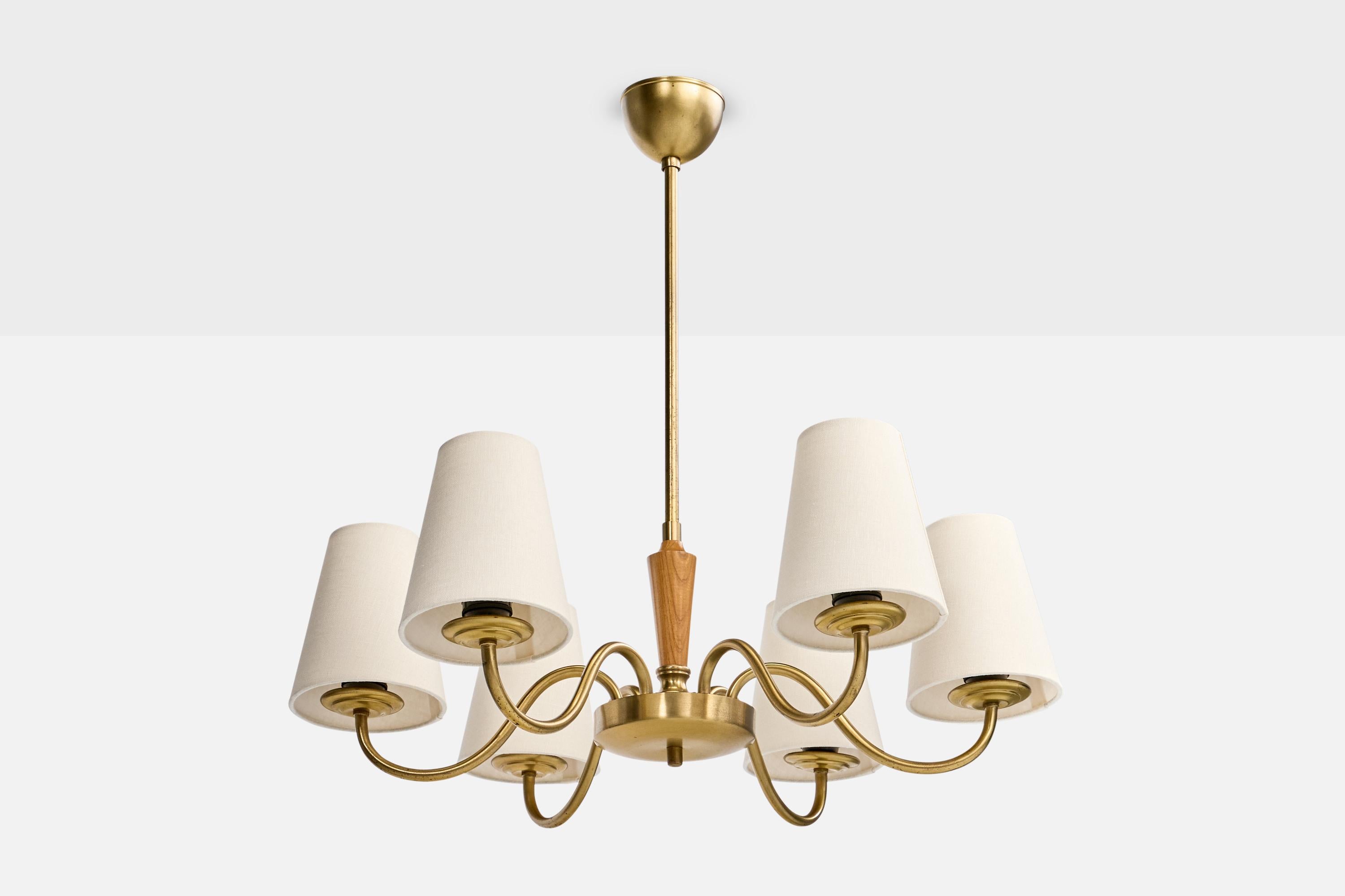 Lampadario in ottone, quercia e tessuto bianco progettato e prodotto in Svezia, anni '1950 circa.

Dimensioni complessive (pollici): 24,5 