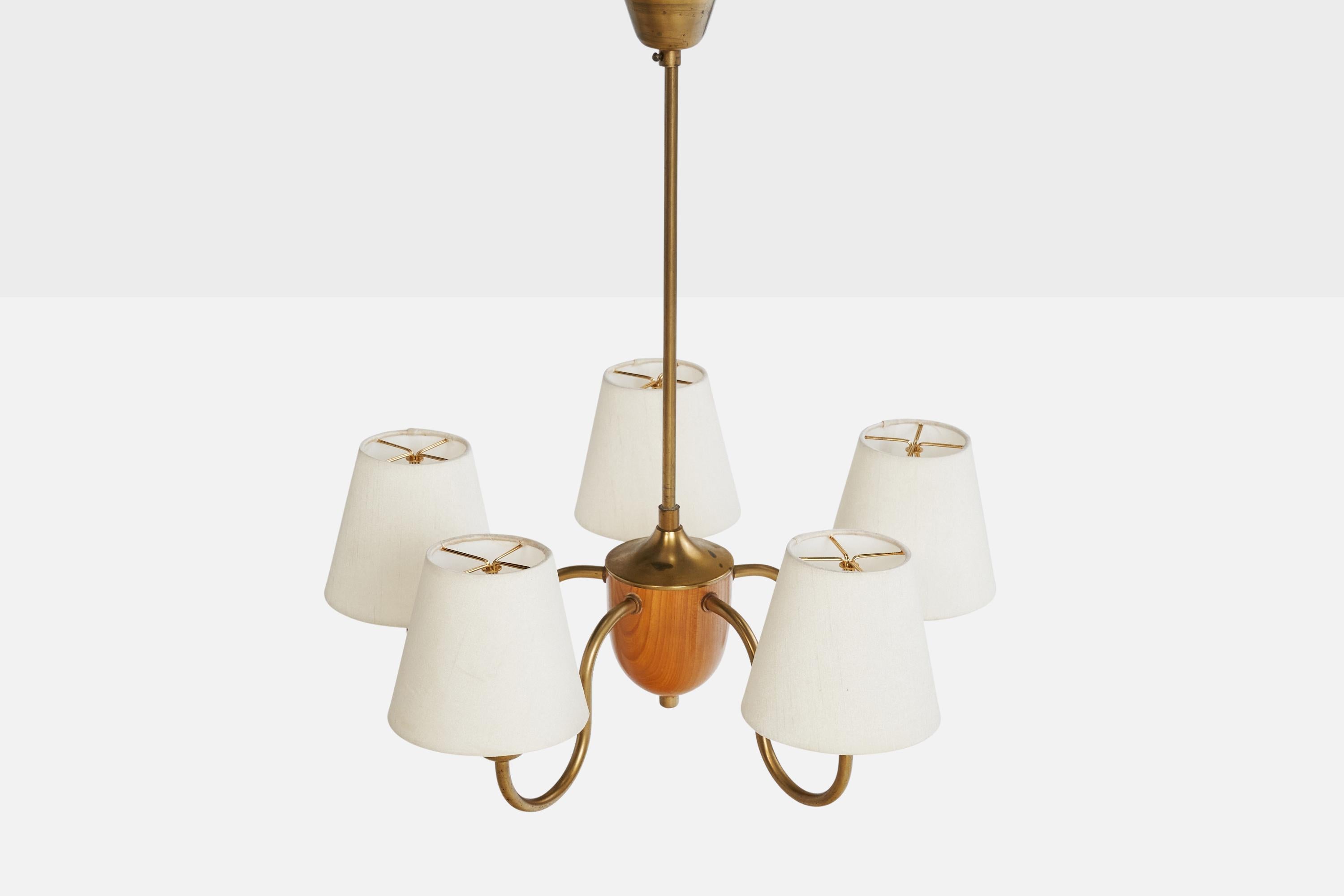 Svedese Lampadario di design svedese, ottone, Oak, tessuto, Svezia, anni '1950 in vendita