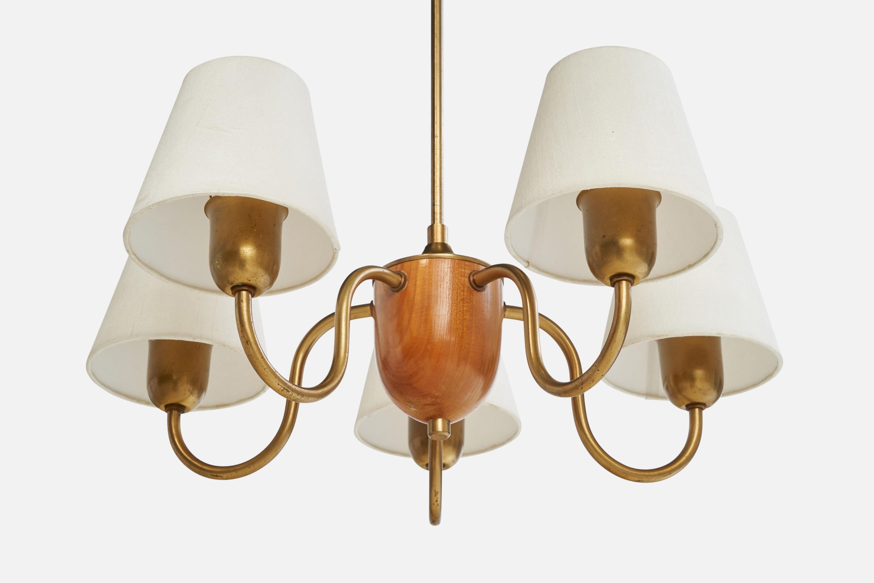 Lampadario di design svedese, ottone, Oak, tessuto, Svezia, anni '1950 In condizioni buone in vendita a High Point, NC
