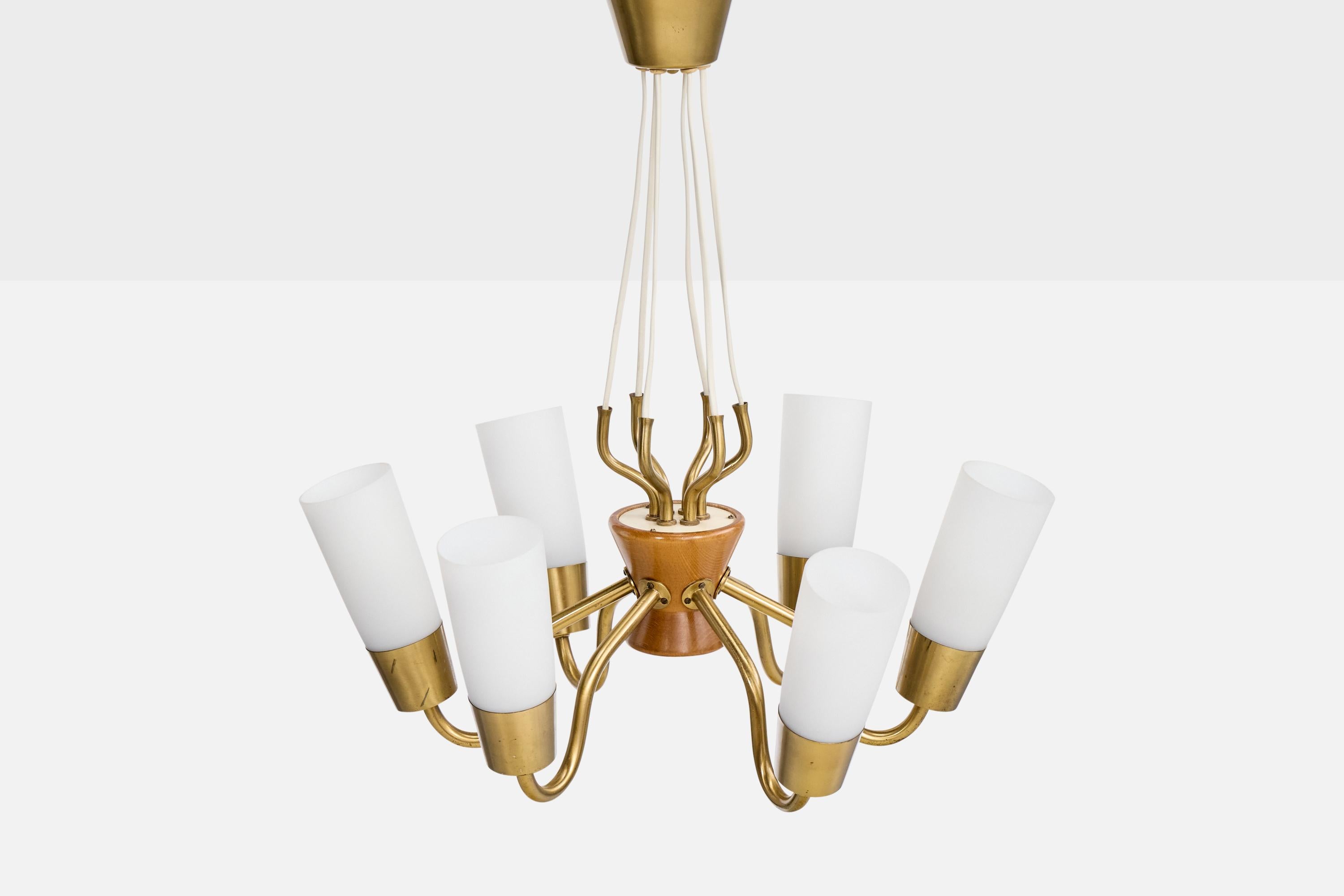 Svedese Lampadario di design svedese, ottone, quercia, vetro, Svezia, anni '1950 in vendita