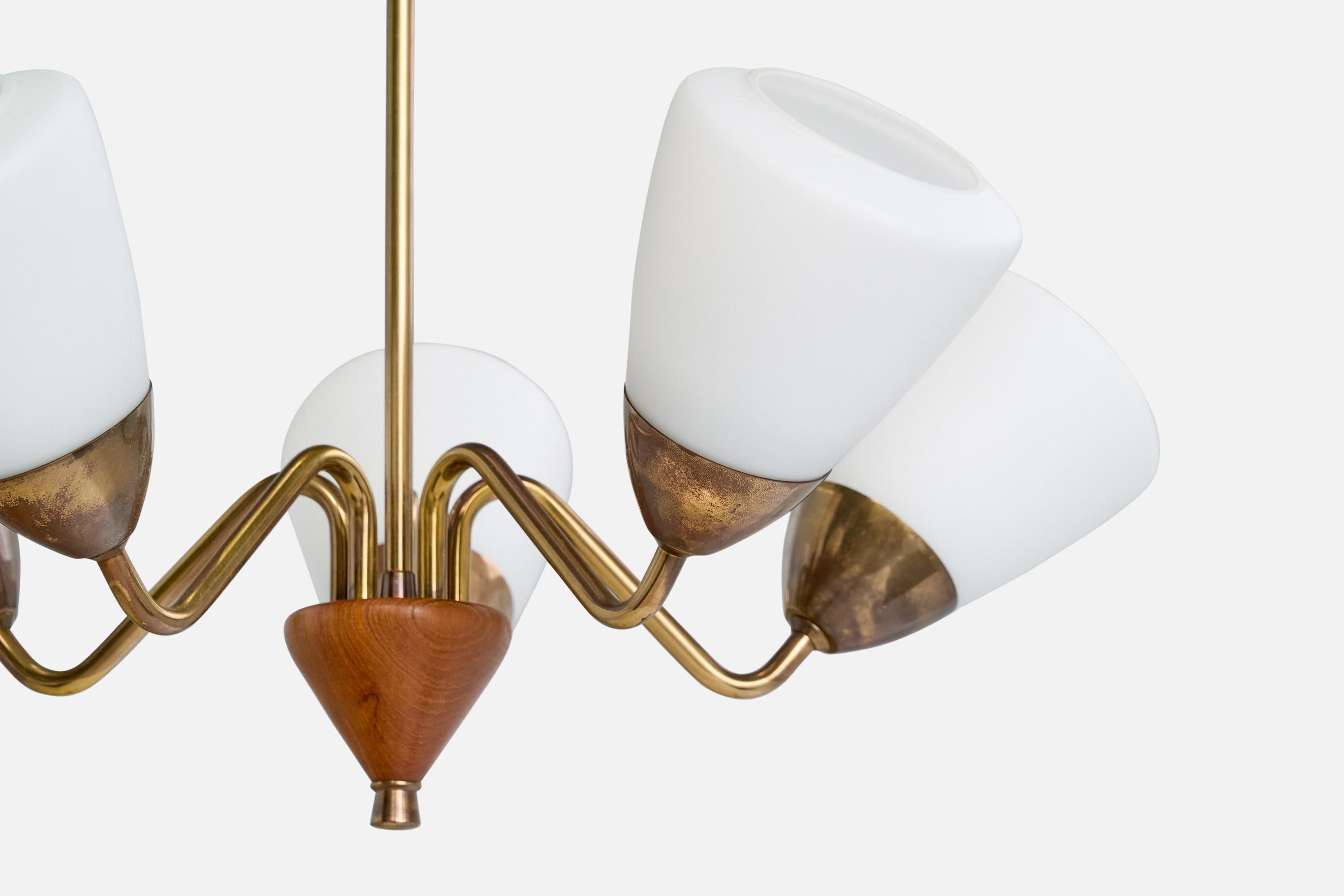Ottone Lampadario di design svedese, ottone, quercia, vetro, Svezia, anni '1950 in vendita