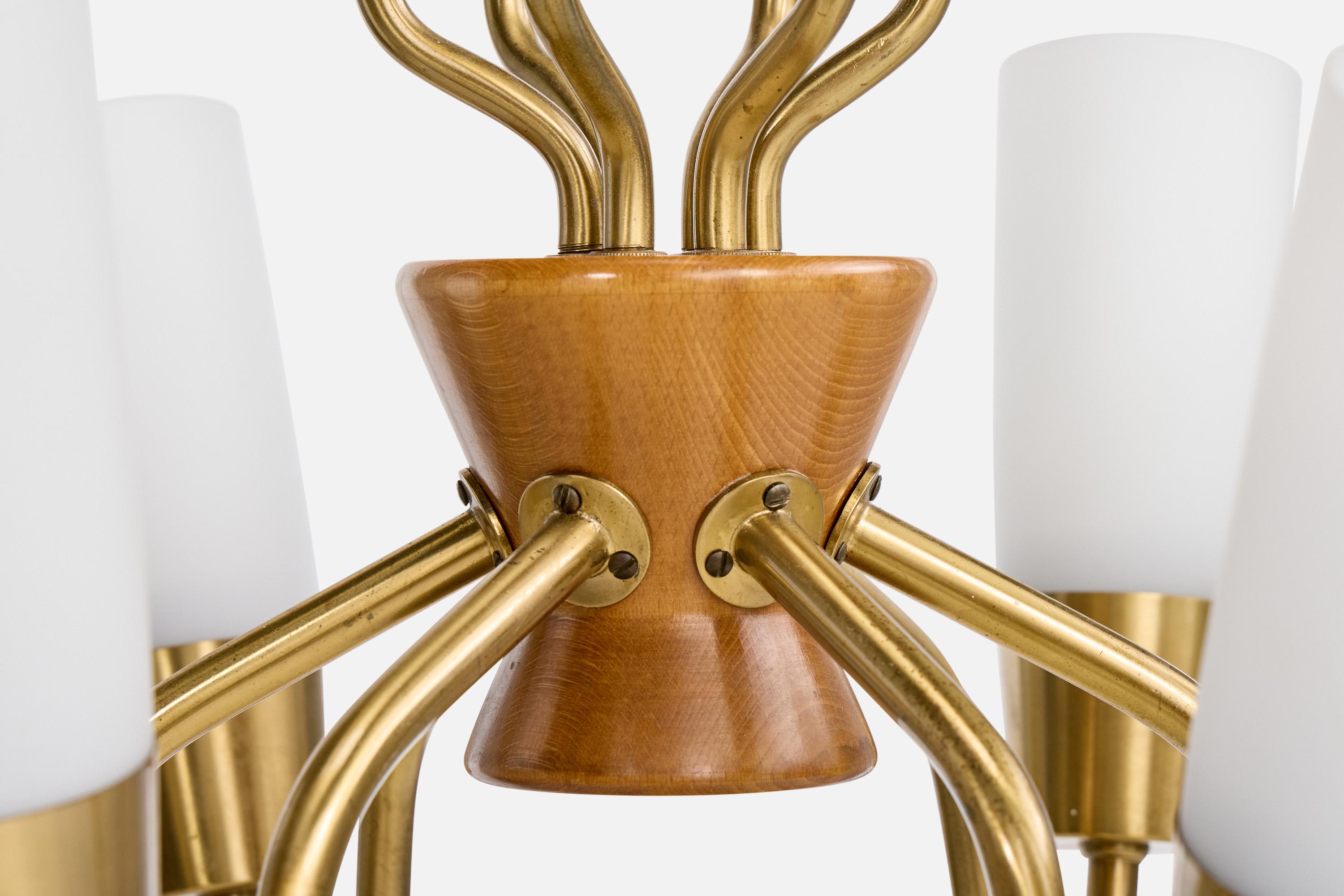Ottone Lampadario di design svedese, ottone, quercia, vetro, Svezia, anni '1950 in vendita