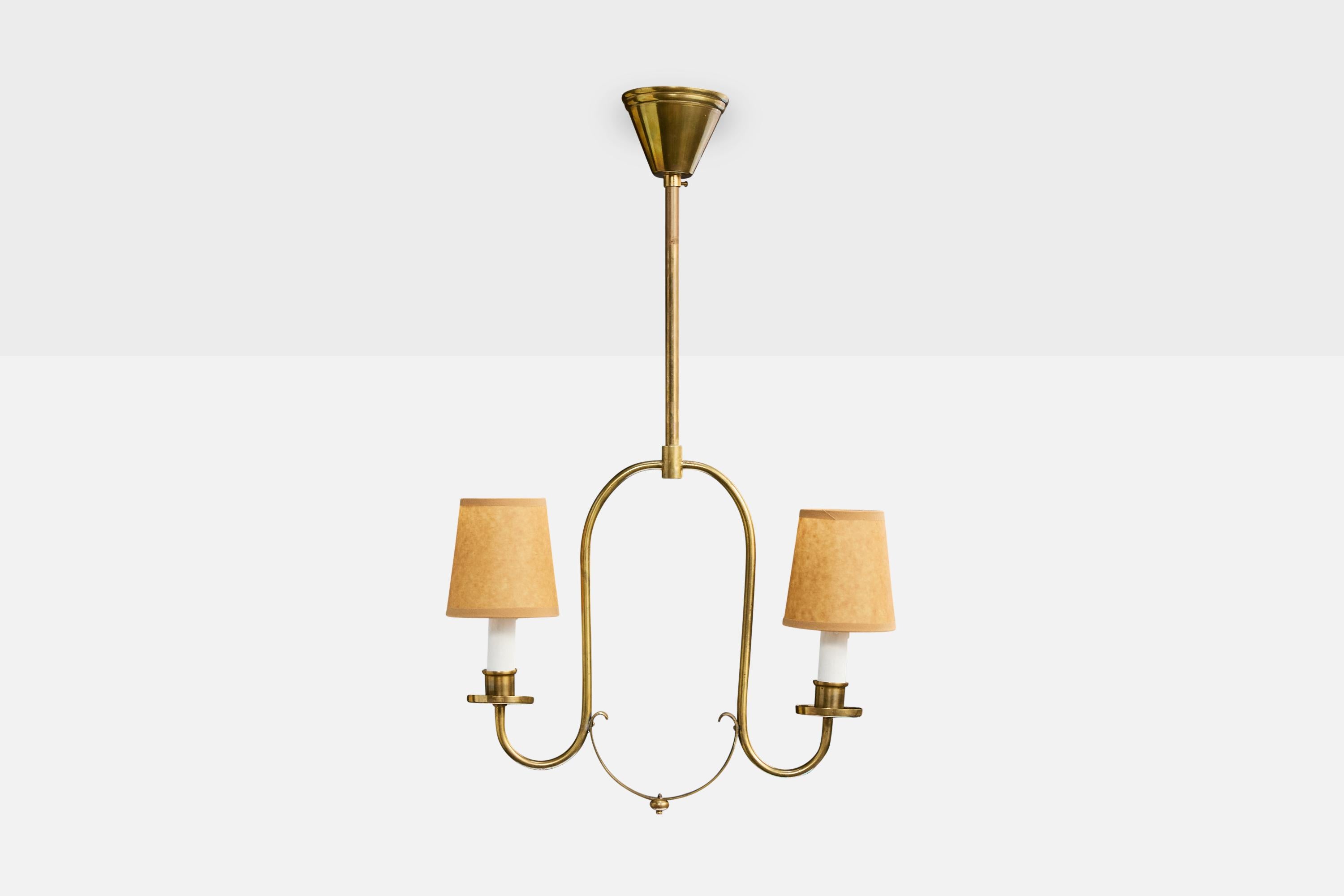 Mid-Century moderno Lampadario di design svedese, ottone, plastica, pergamena, Svezia, anni '50 in vendita