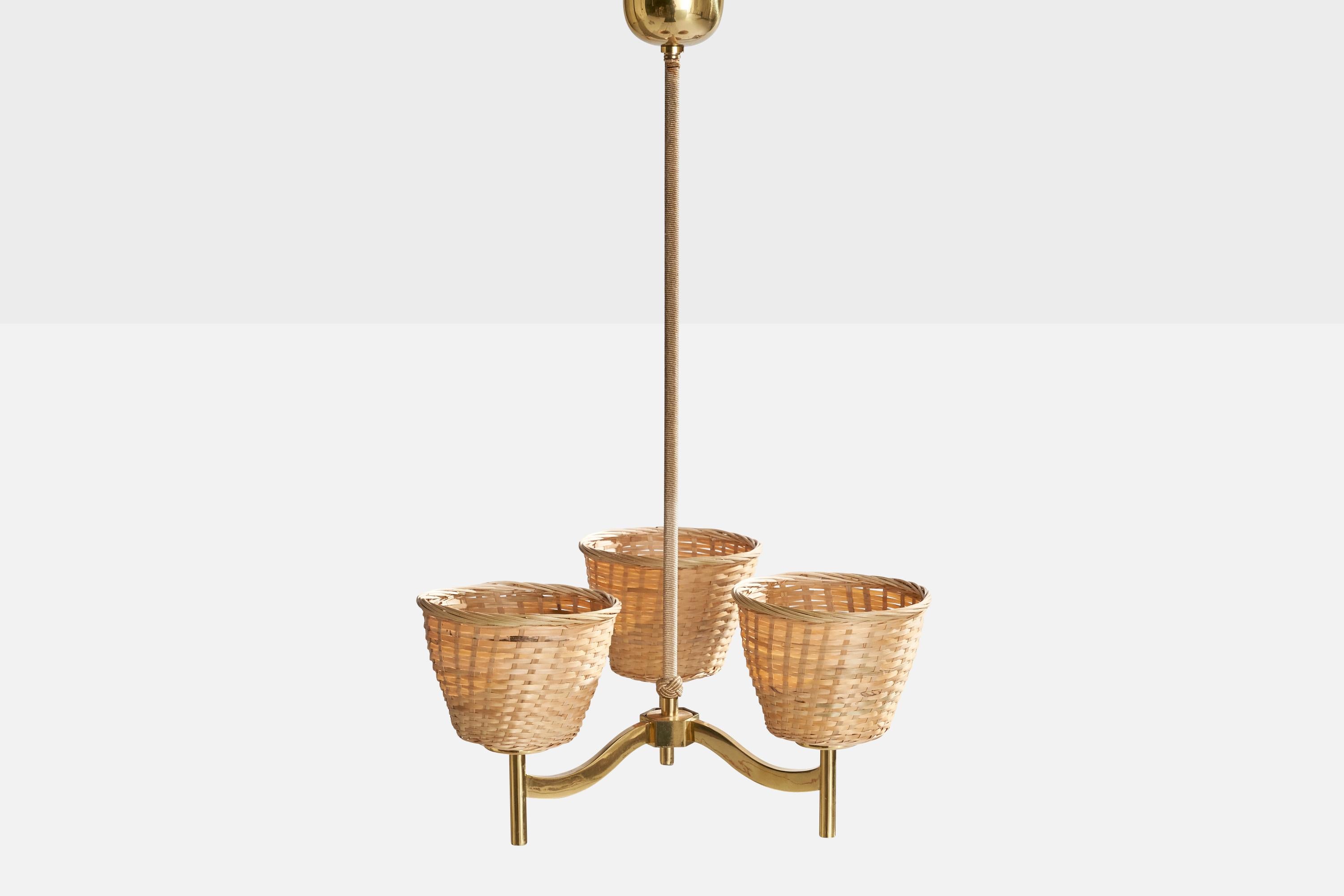 Svedese Lampadario di design svedese, ottone, rattan, tessuto, Svezia, anni '50 in vendita