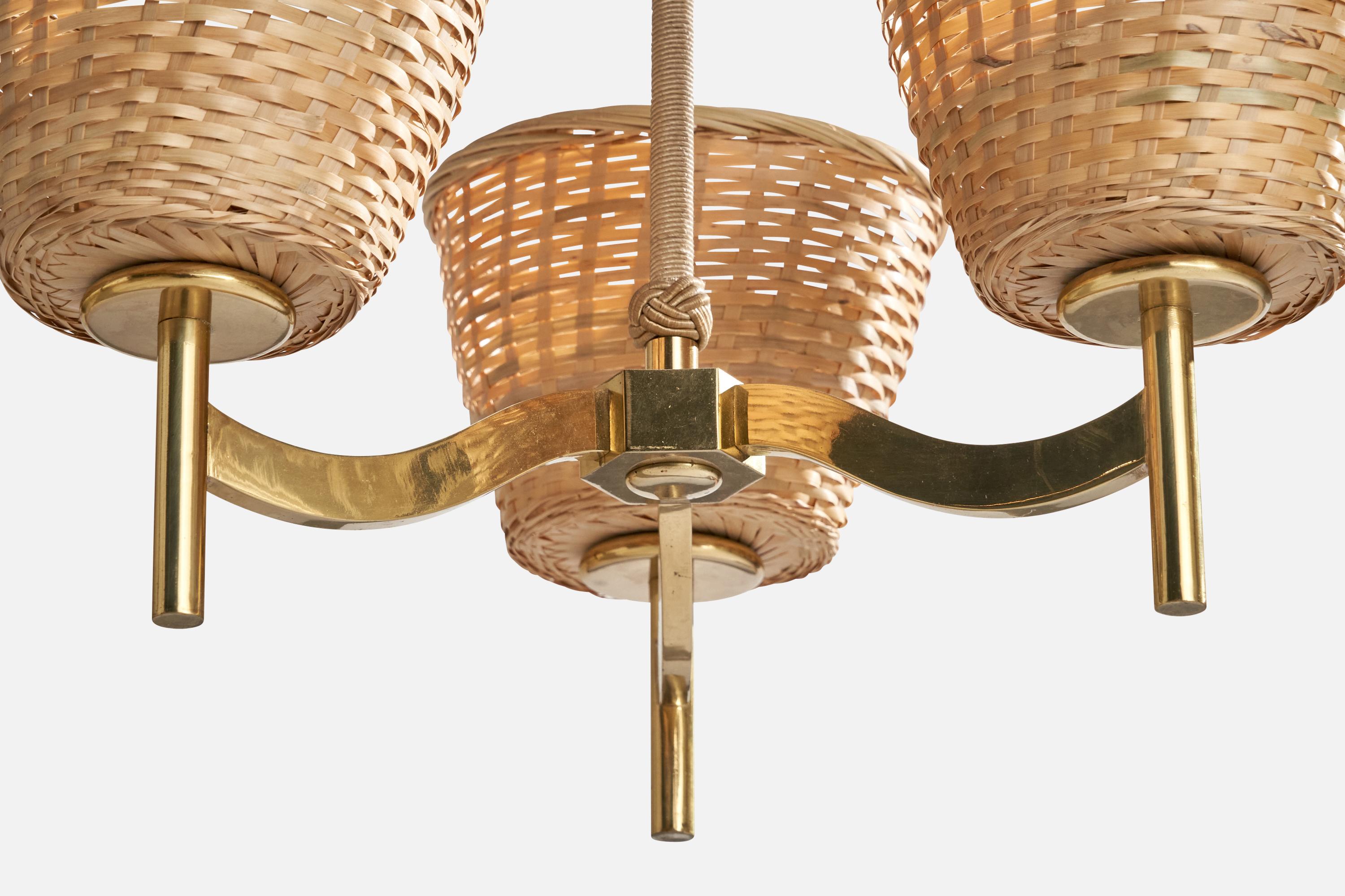 Ottone Lampadario di design svedese, ottone, rattan, tessuto, Svezia, anni '50 in vendita