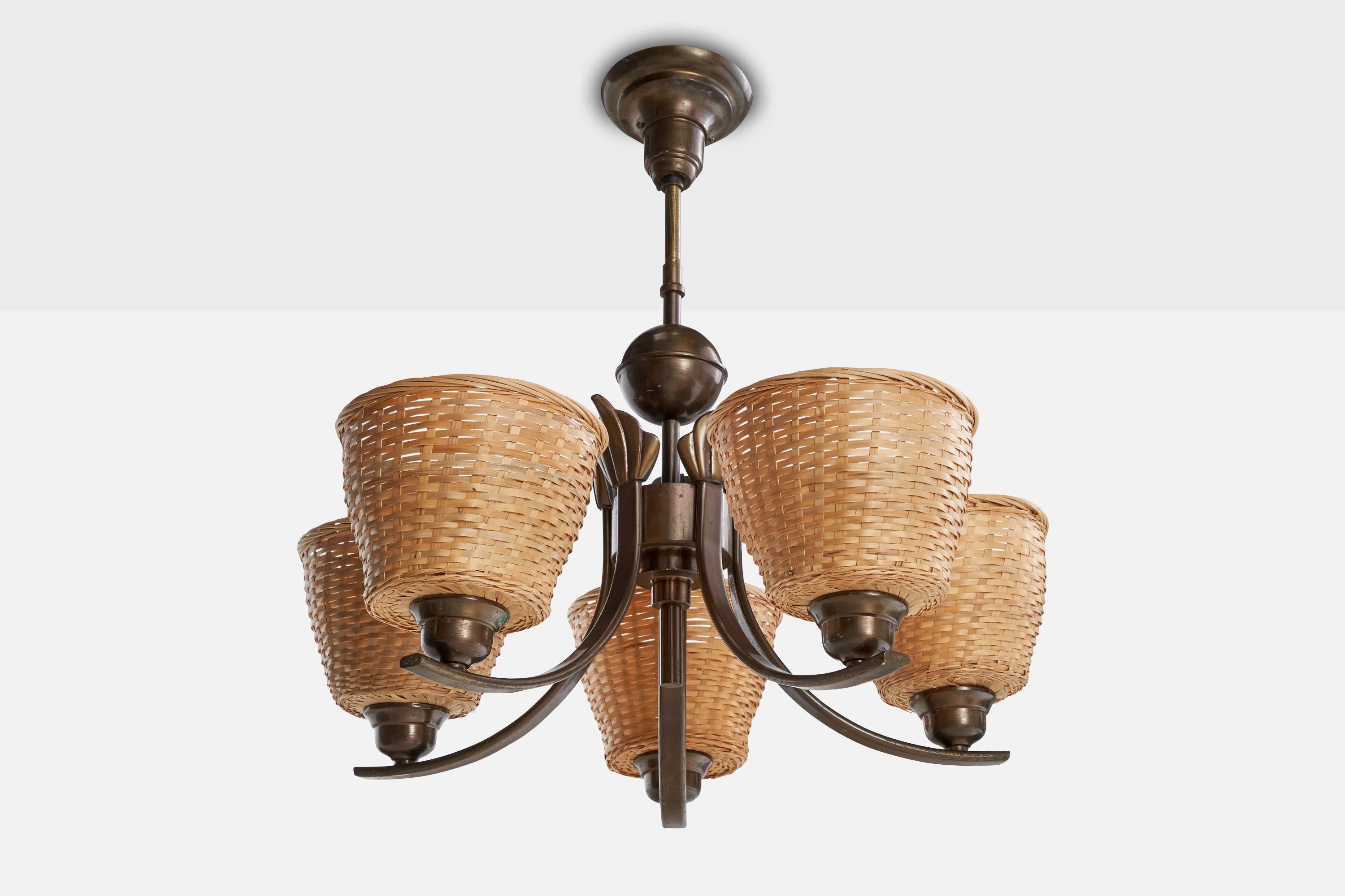 Lampadario in ottone e rattan progettato e prodotto in Svezia, anni '1940 circa.

Dimensioni complessive (pollici): 21,375