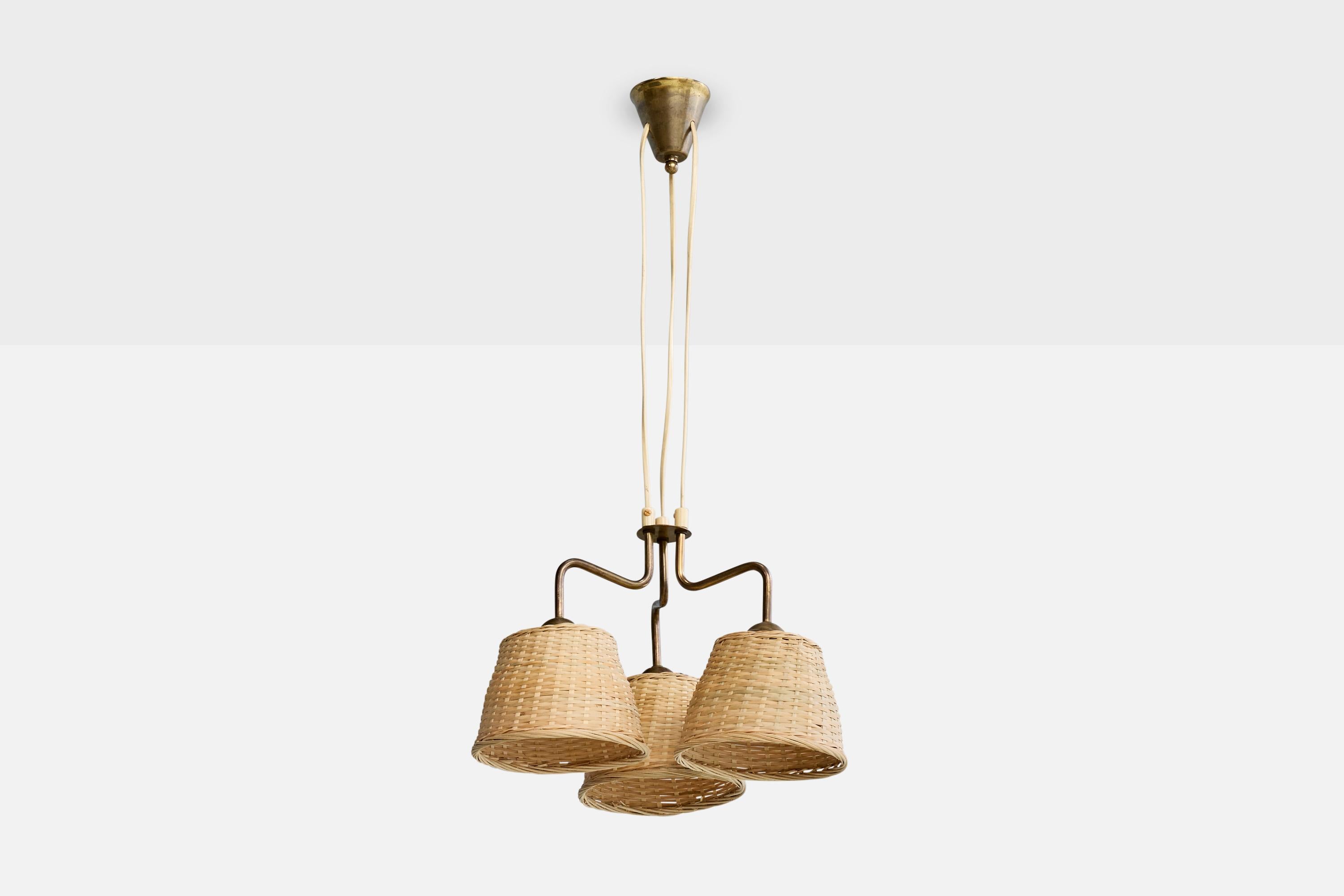 Lampadario in ottone e rattan progettato e prodotto in Svezia, anni '1940 circa.

Dimensioni complessive (pollici): 29,5 