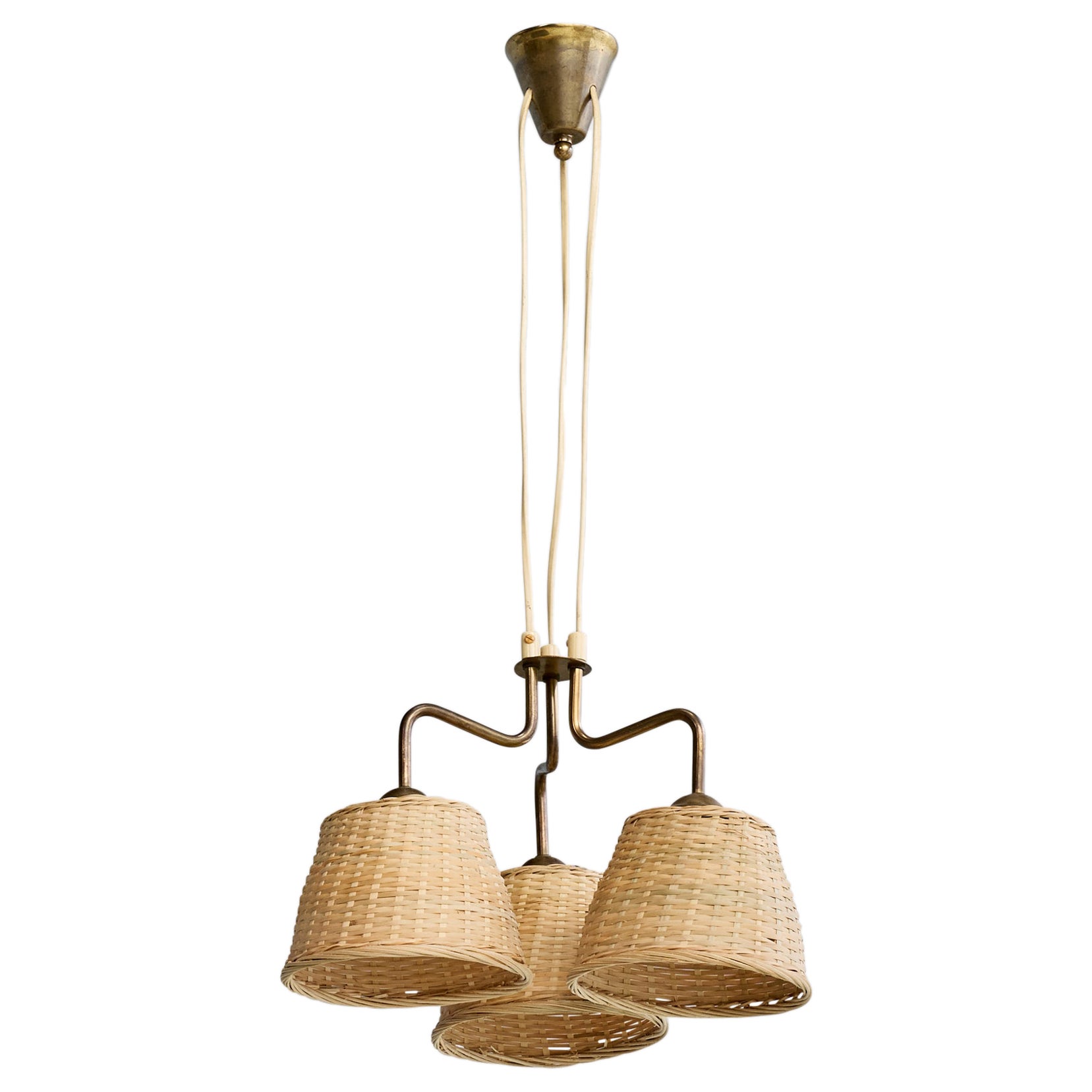 Designer svedese, lampadario, ottone, rattan, Svezia, anni '1940 in vendita
