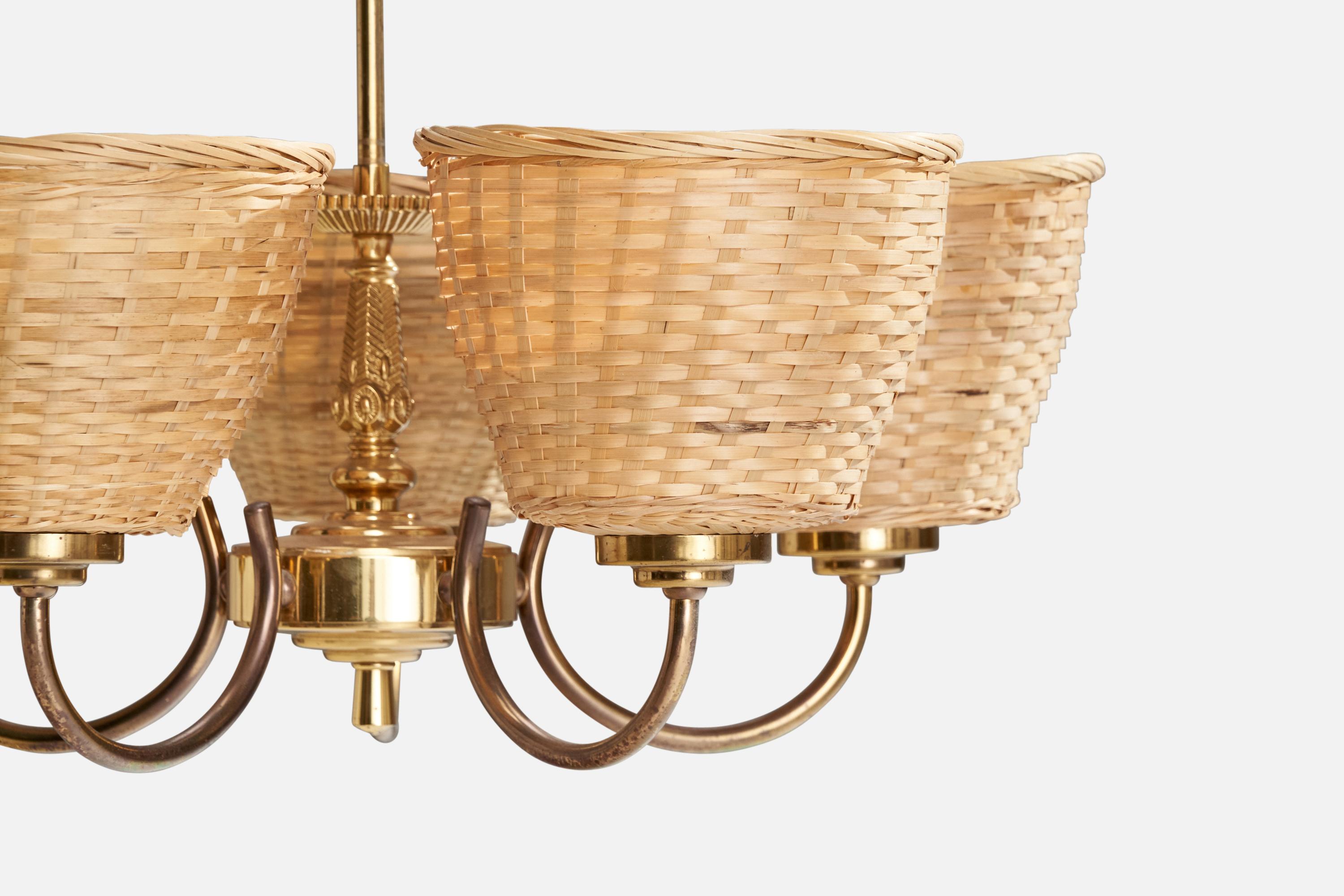 Lustre de designer suédois, en laiton et rotin, Suède, années 1950 Bon état - En vente à High Point, NC