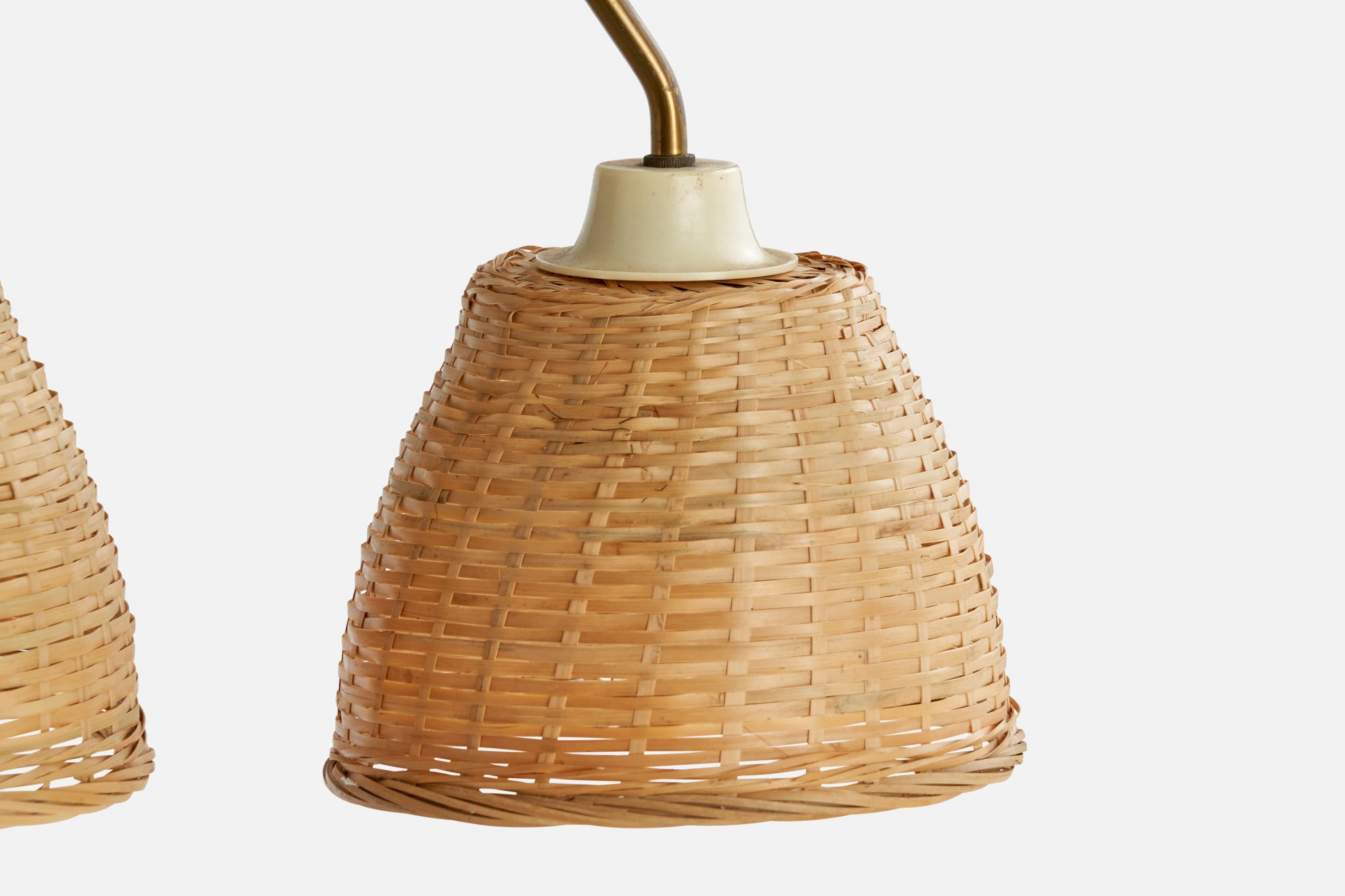 Milieu du XXe siècle Lustre de designer suédois, en laiton et rotin, Suède, années 1950 en vente