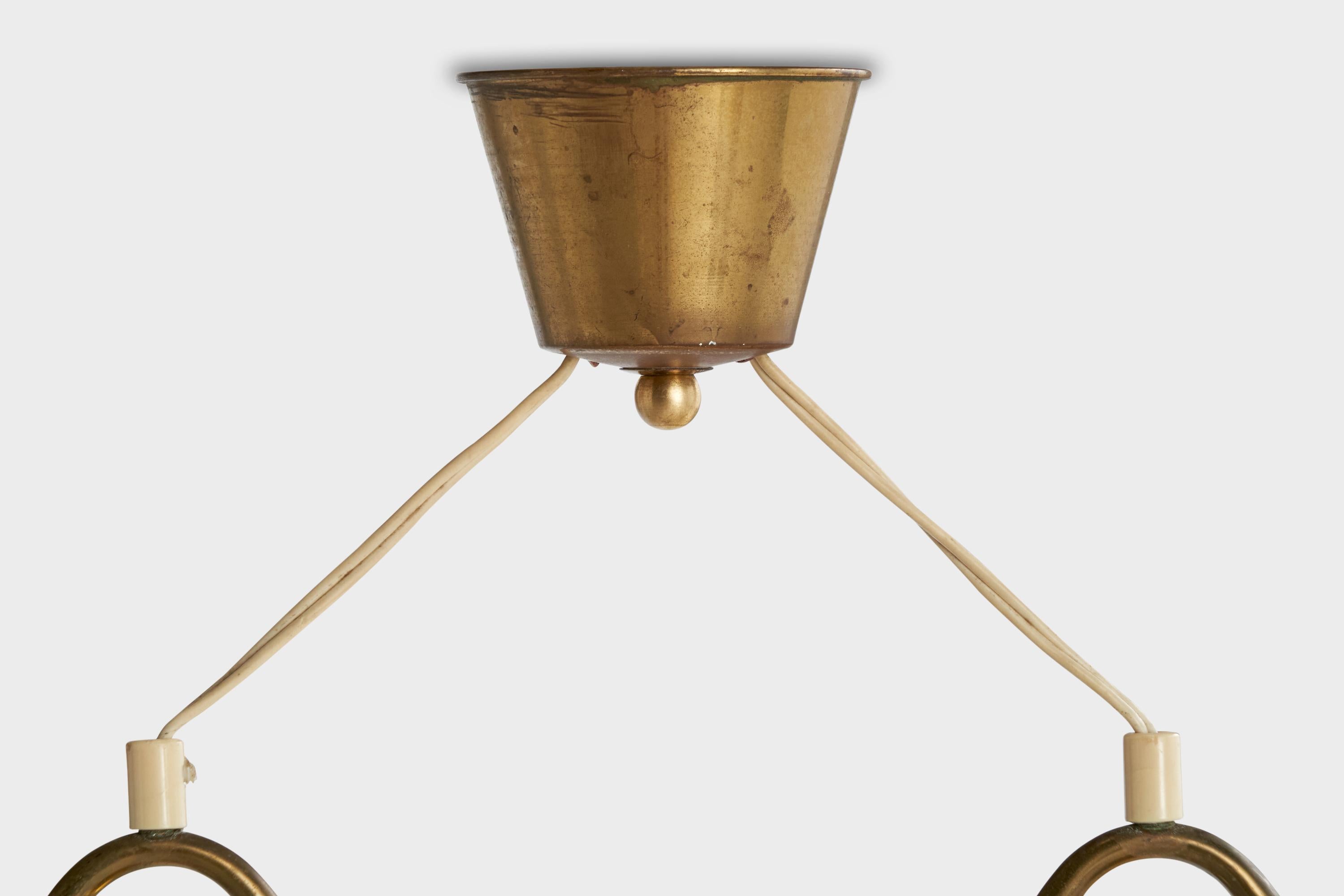 Lustre de designer suédois, en laiton et rotin, Suède, années 1950 en vente 1
