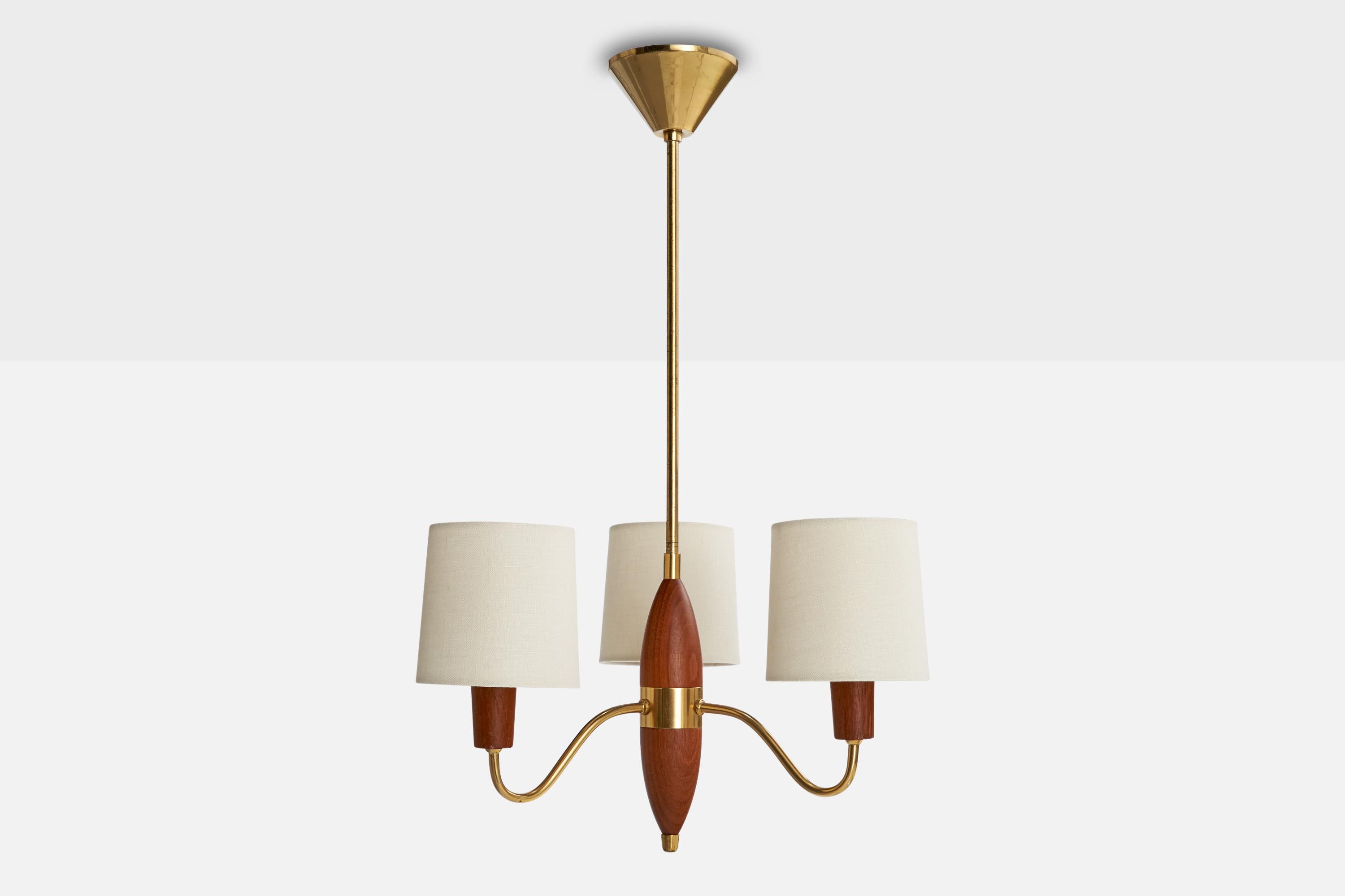 Schwedischer Designer, Kronleuchter, Messing, Teakholz, Stoff, Schweden, 1950er Jahre (Skandinavische Moderne) im Angebot