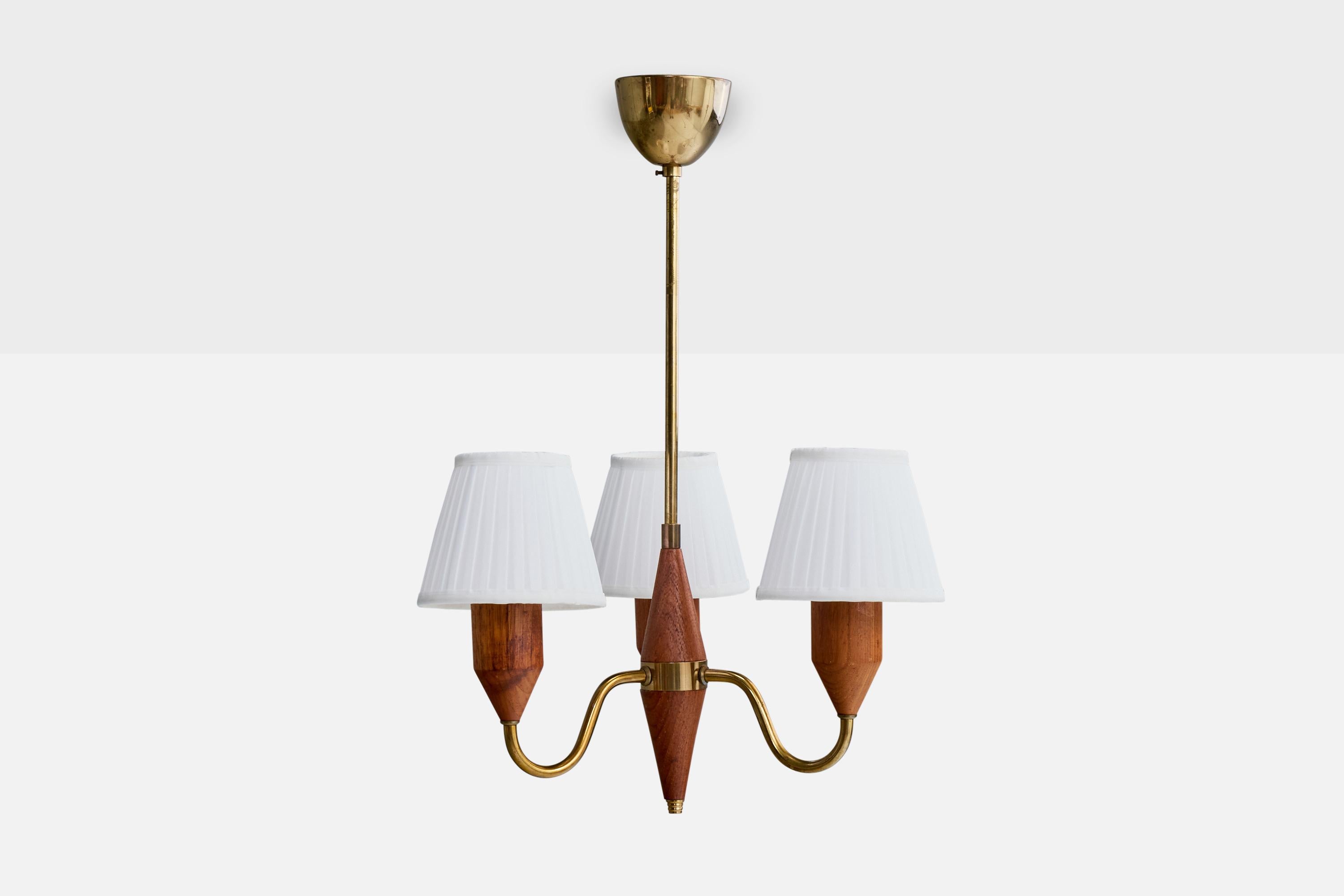 Mid-Century Modern Designer suédois, lustre, laiton, teck, tissu, Suède, années 1950 en vente
