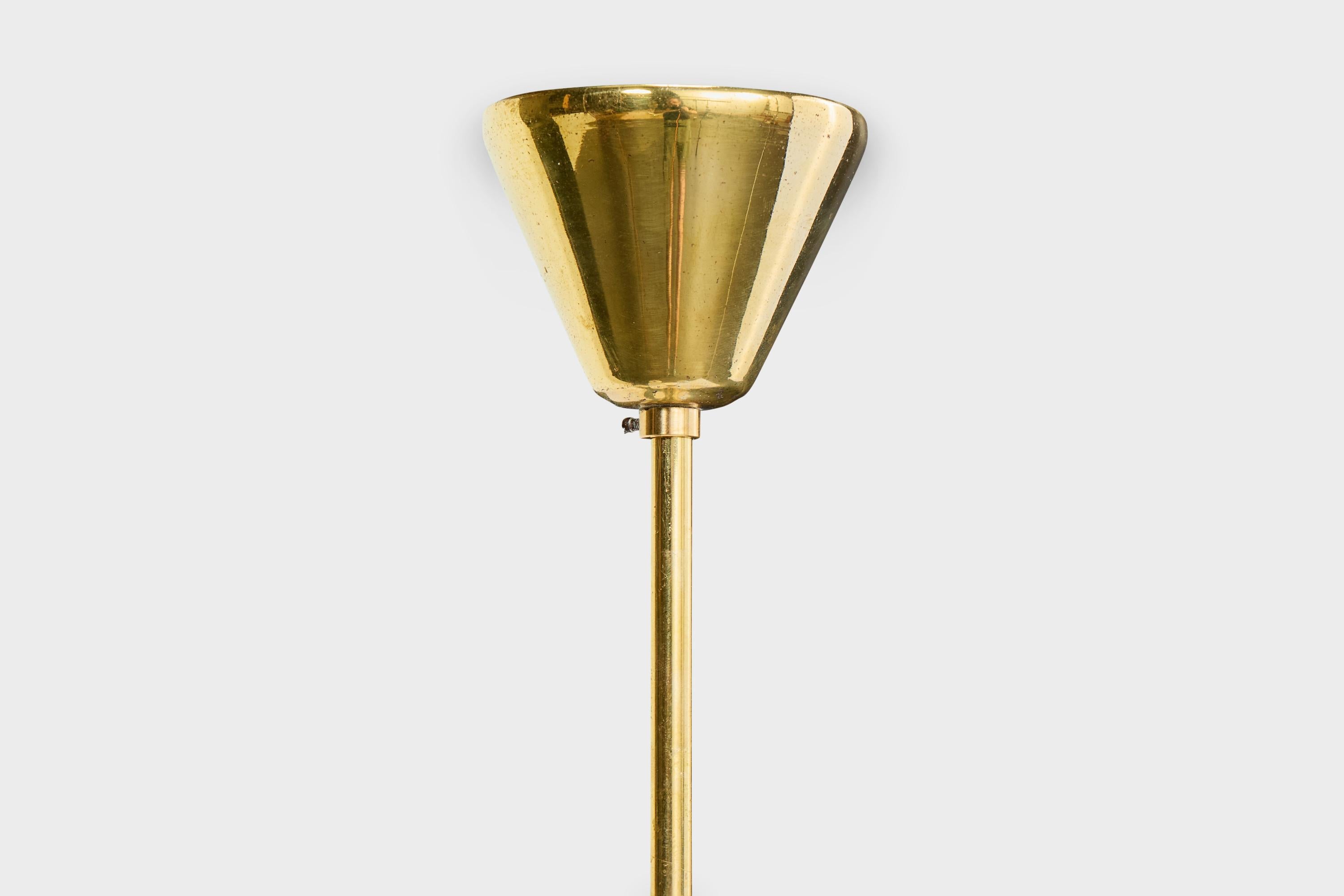 Lustre de designer suédois, laiton, teck, verre, Suède, années 1950 en vente 3