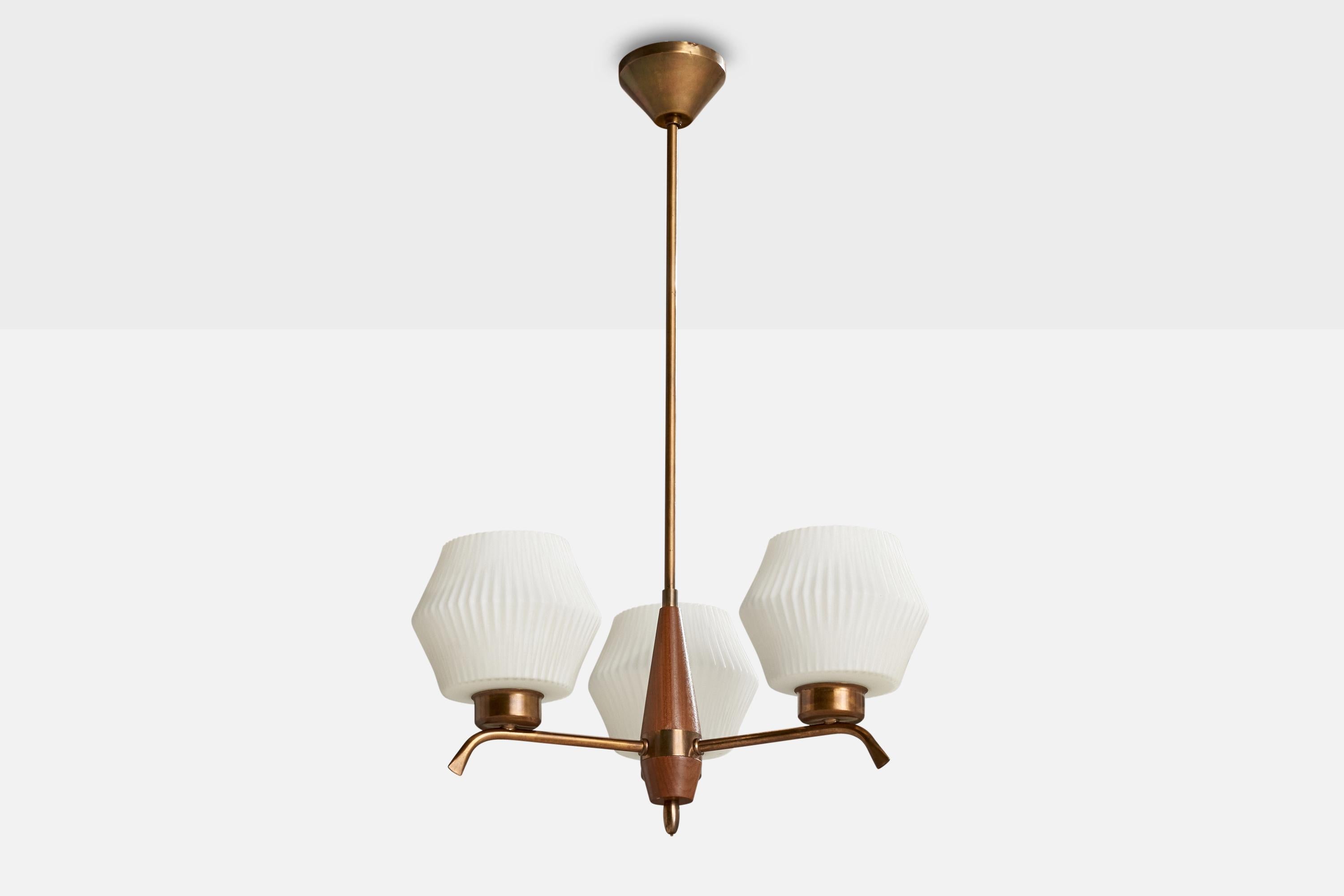 Scandinavo moderno Lampadario di design svedese, ottone, teak, vetro, Svezia, anni '50 in vendita