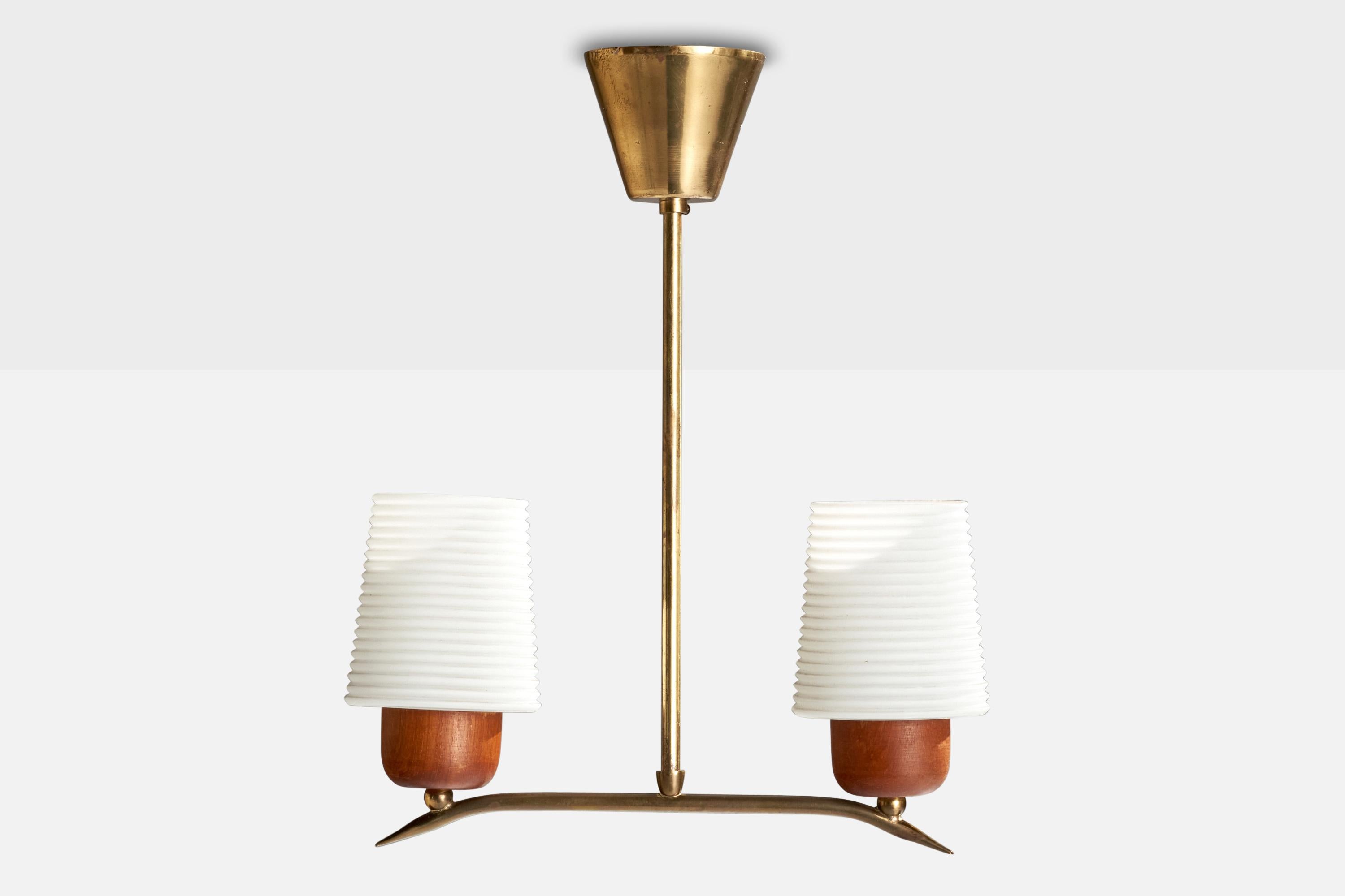 Scandinavo moderno Lampadario di design svedese, ottone, teak, vetro, Svezia, anni '50 in vendita