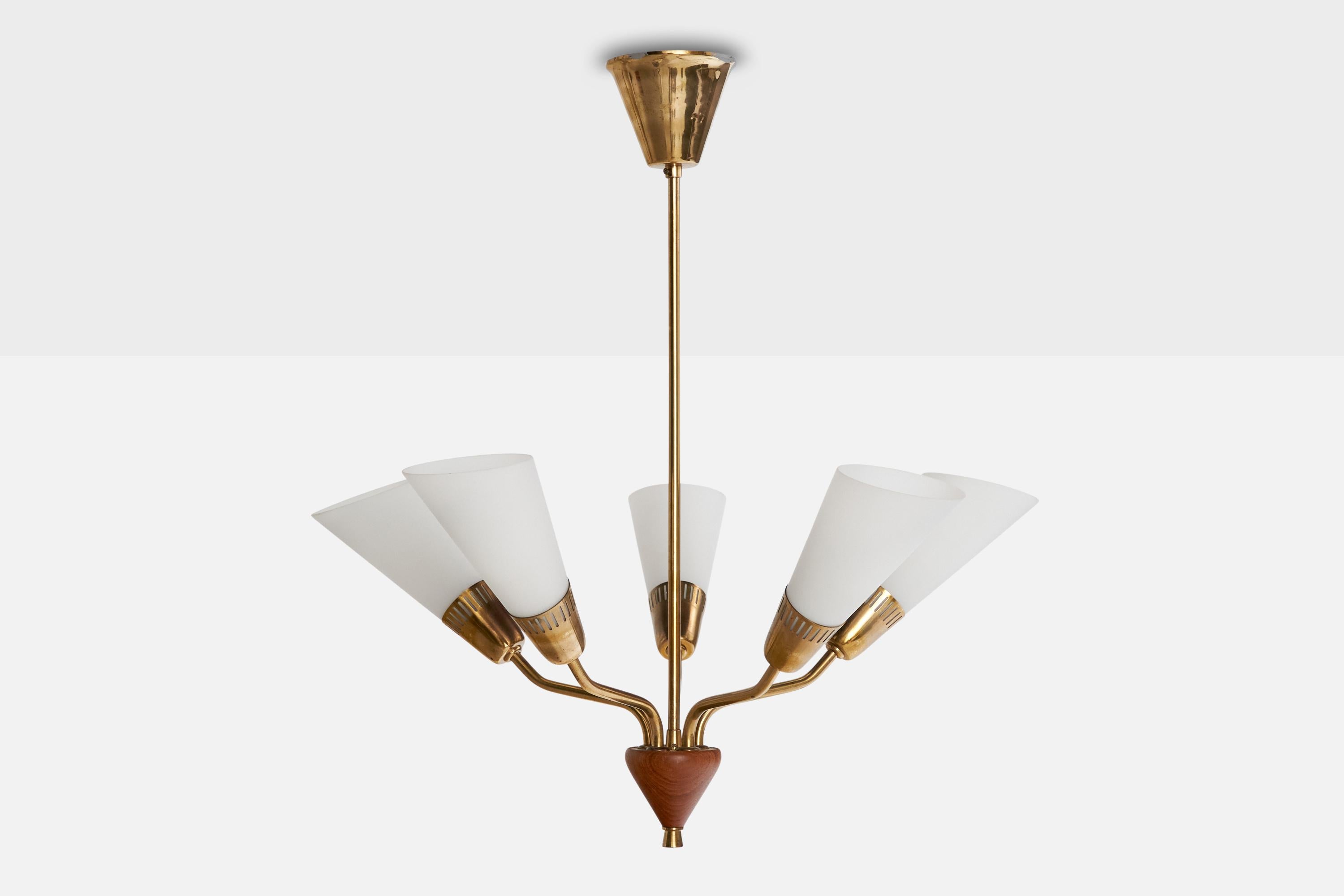 Scandinave moderne Lustre de designer suédois, laiton, teck, verre, Suède, années 1950 en vente