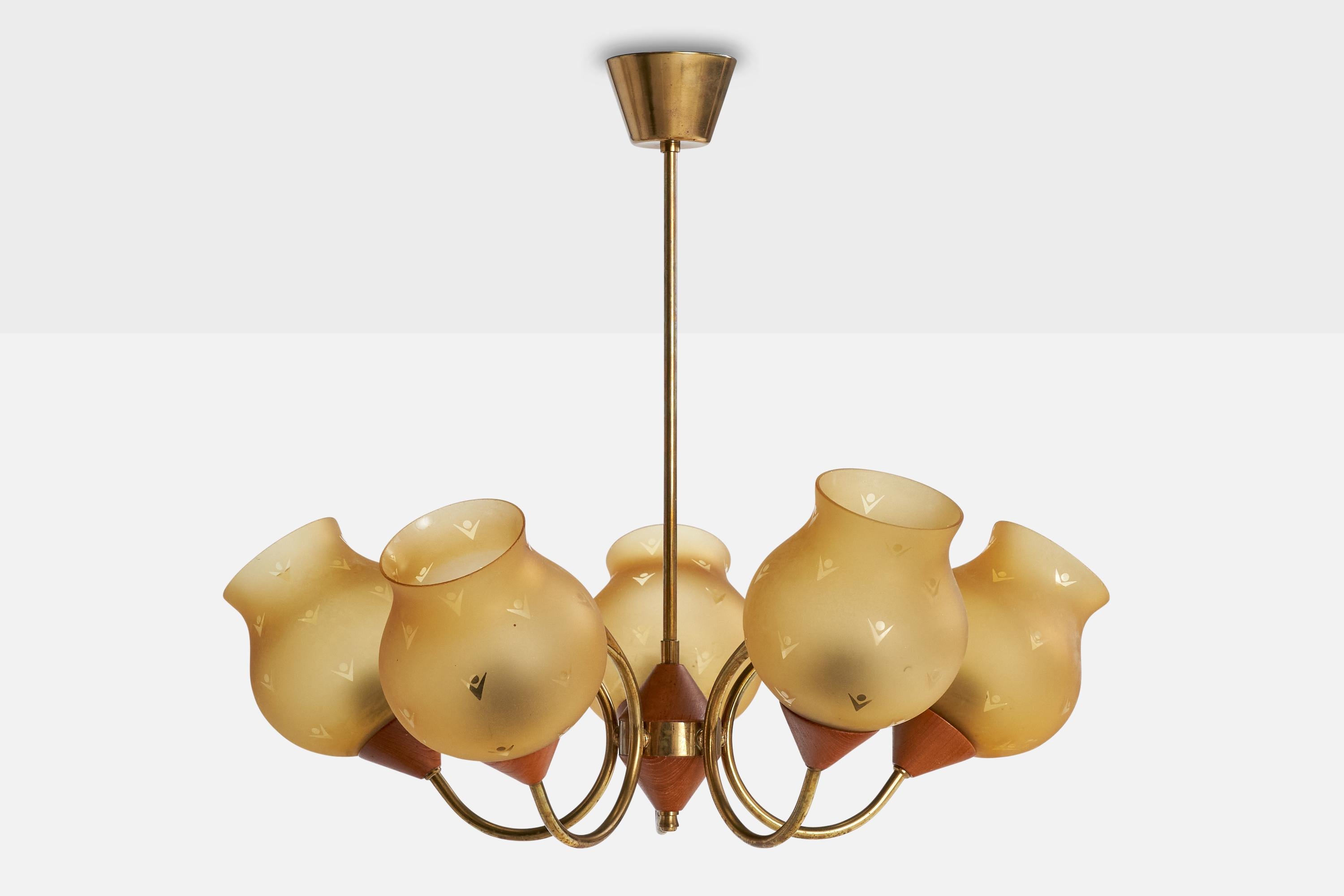 Scandinavo moderno Lampadario di design svedese, ottone, teak, vetro, Svezia, anni '50 in vendita