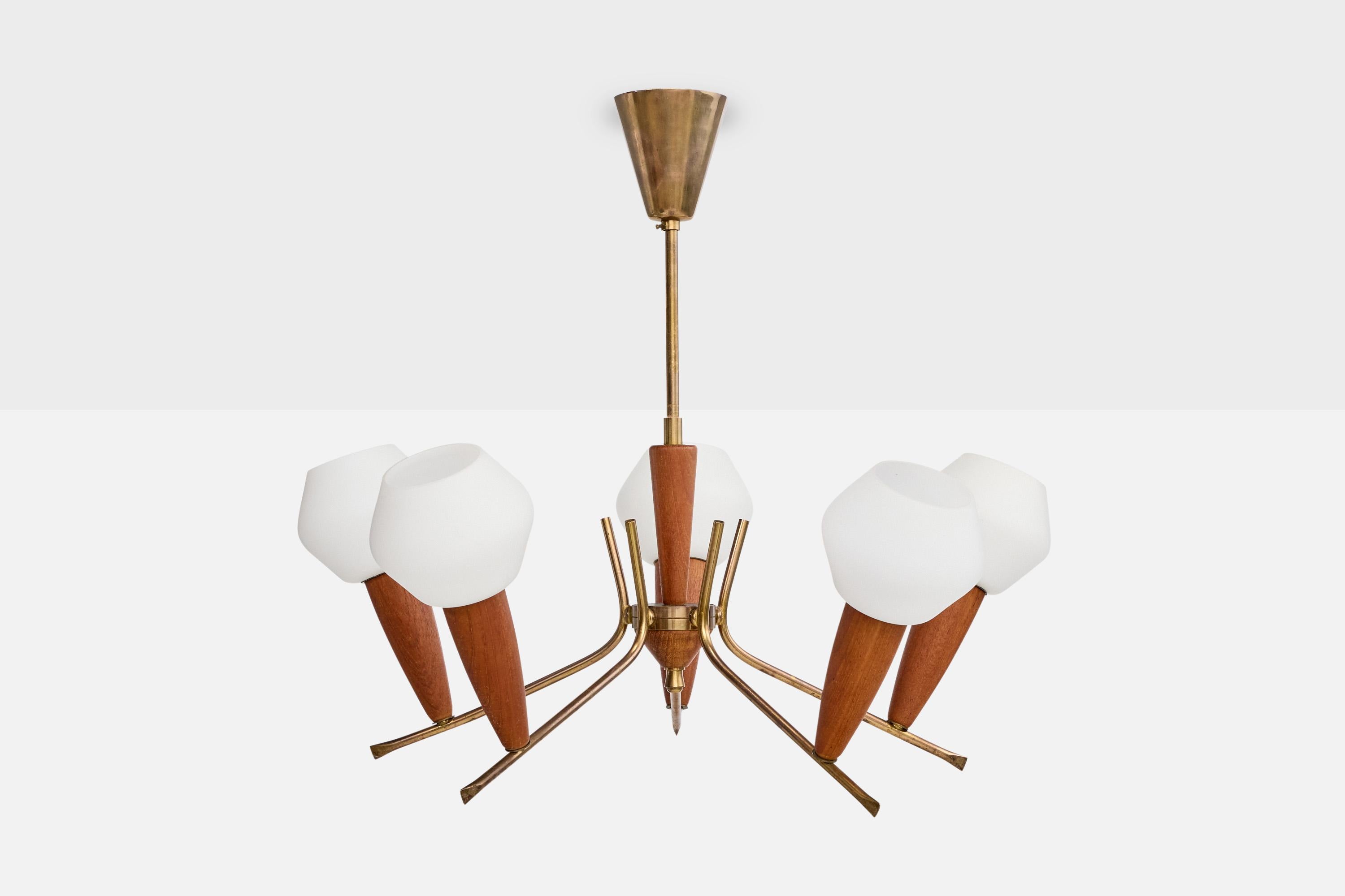 Mid-Century Modern Lustre de designer suédois, laiton, teck, verre, Suède, années 1950 en vente