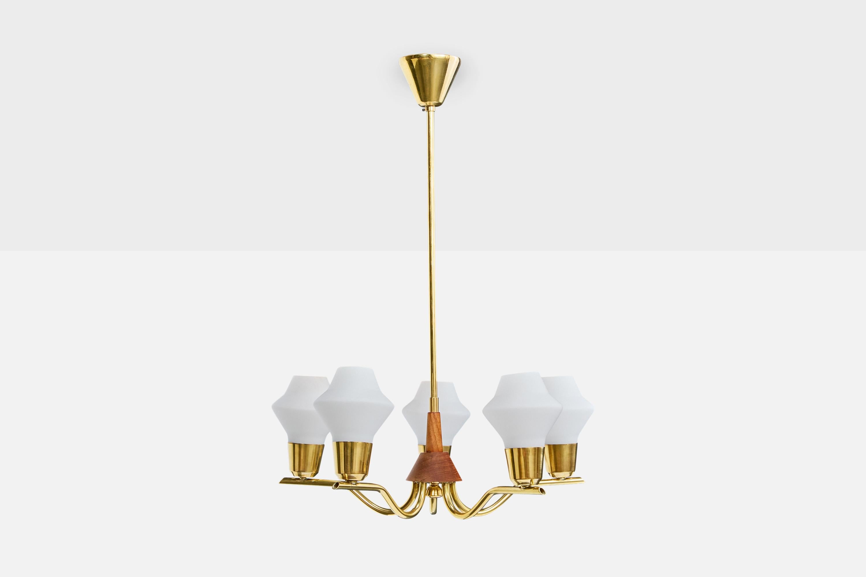 Mid-Century Modern Lustre de designer suédois, laiton, teck, verre, Suède, années 1950 en vente