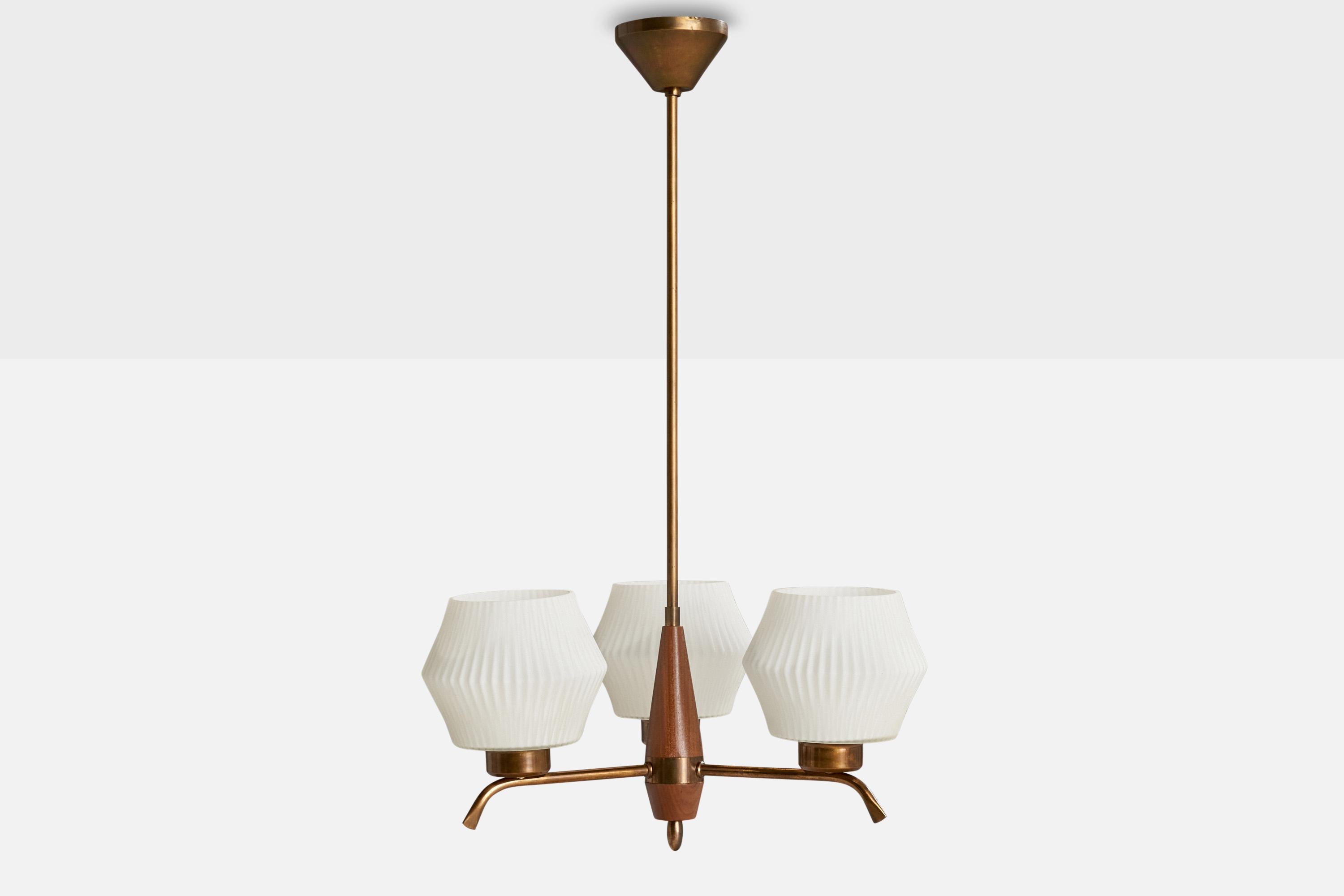 Svedese Lampadario di design svedese, ottone, teak, vetro, Svezia, anni '50 in vendita