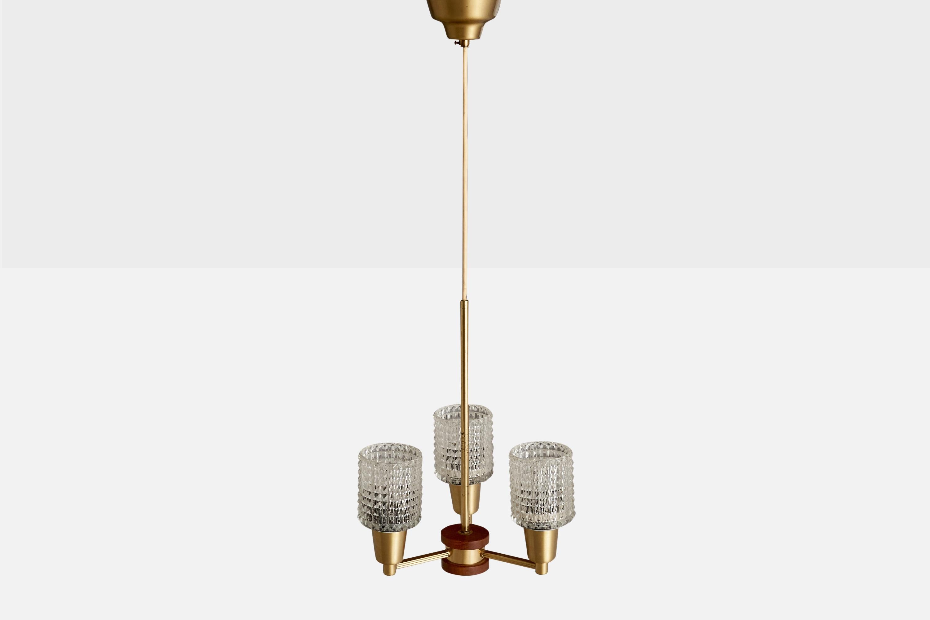 Suédois Lustre de designer suédois, laiton, teck, verre, Suède, années 1950 en vente