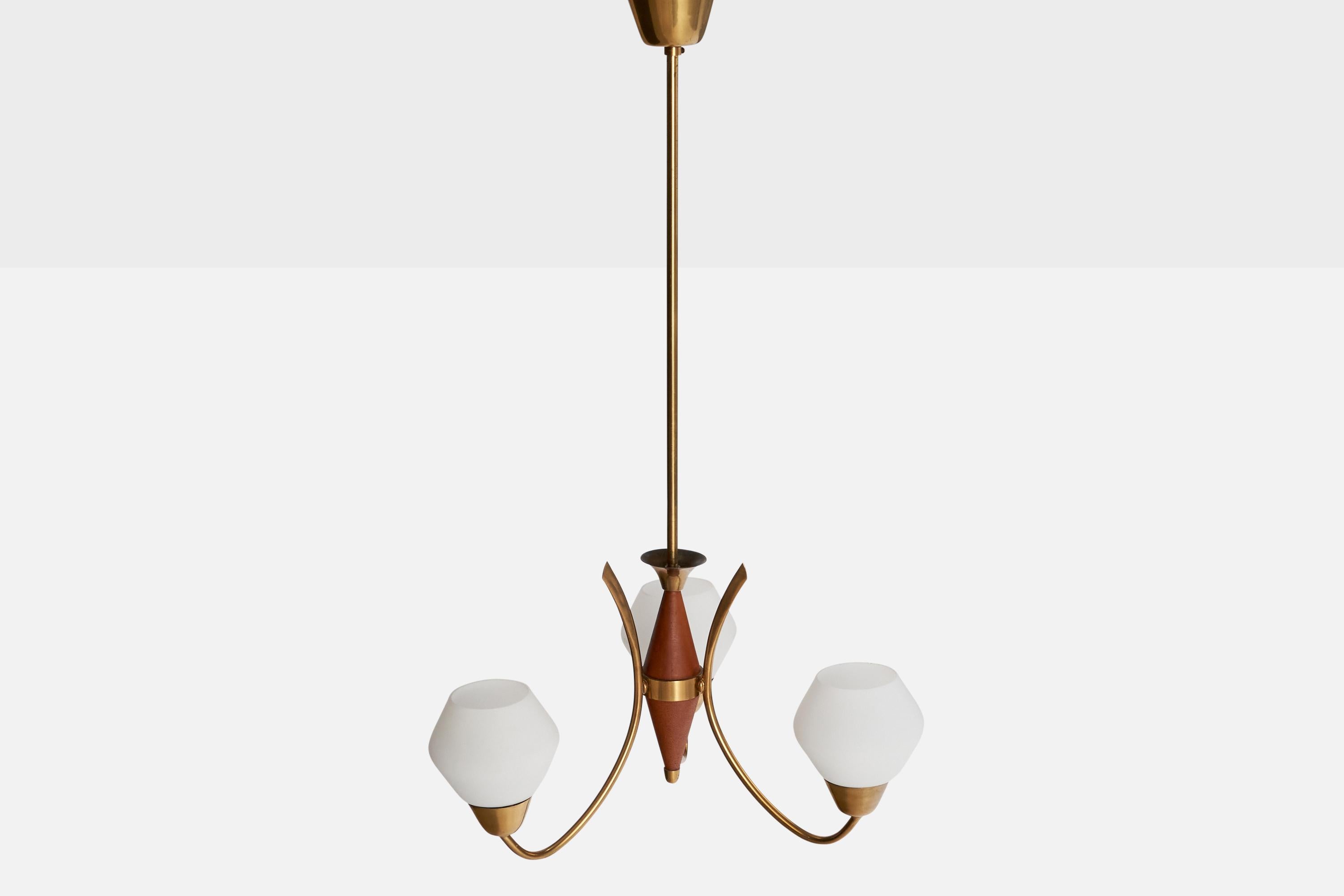 Svedese Lampadario di design svedese, ottone, teak, vetro, Svezia, anni '50 in vendita