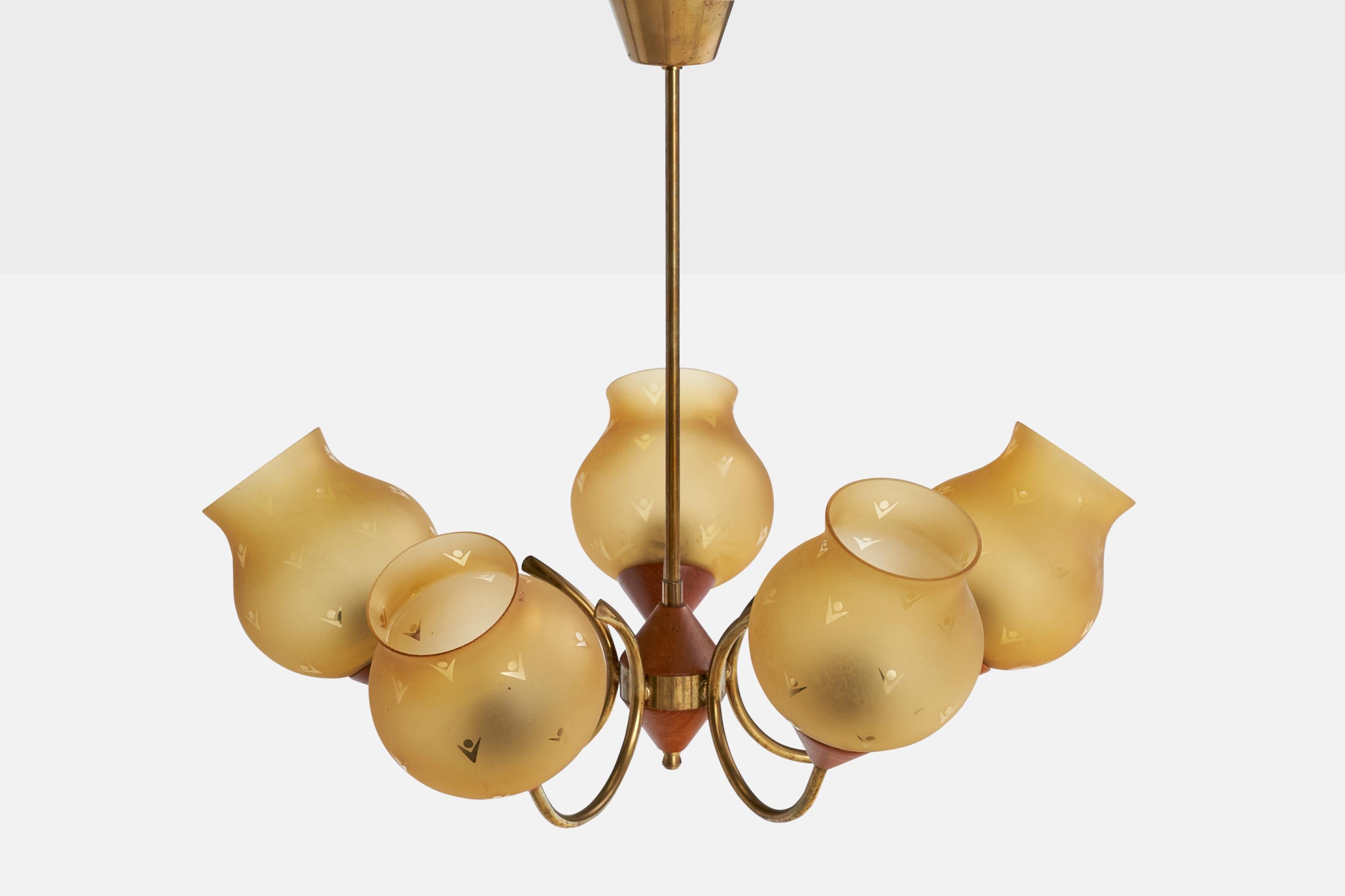 Svedese Lampadario di design svedese, ottone, teak, vetro, Svezia, anni '50 in vendita