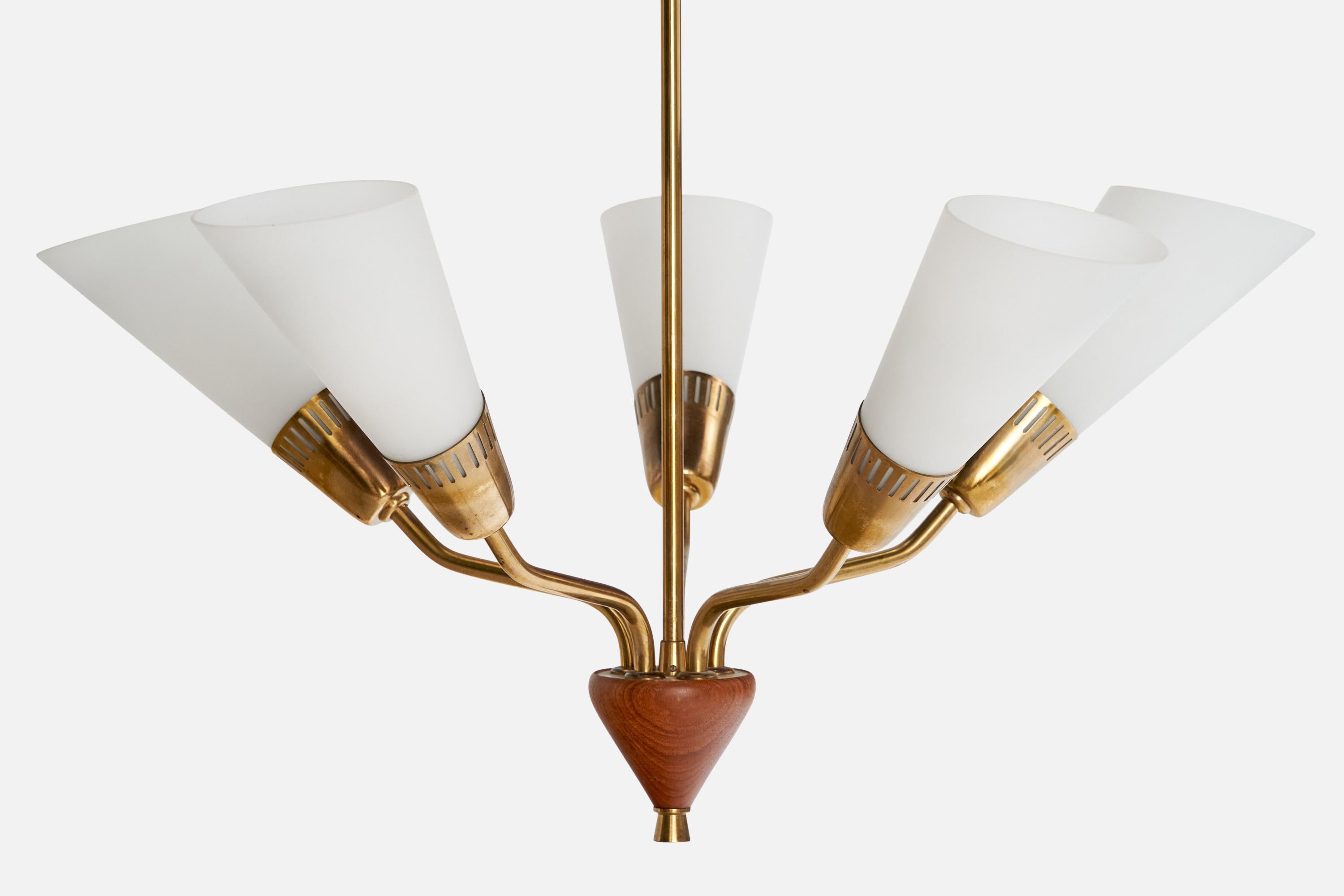 Lustre de designer suédois, laiton, teck, verre, Suède, années 1950 Bon état - En vente à High Point, NC