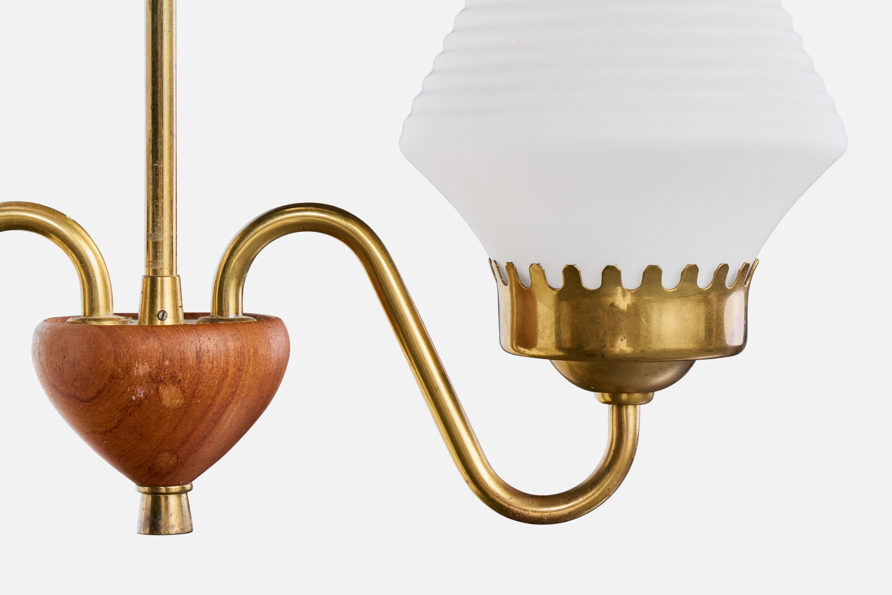 Schwedischer Designer, Kronleuchter, Messing, Teakholz, Glas, Schweden, 1950er Jahre im Angebot 1