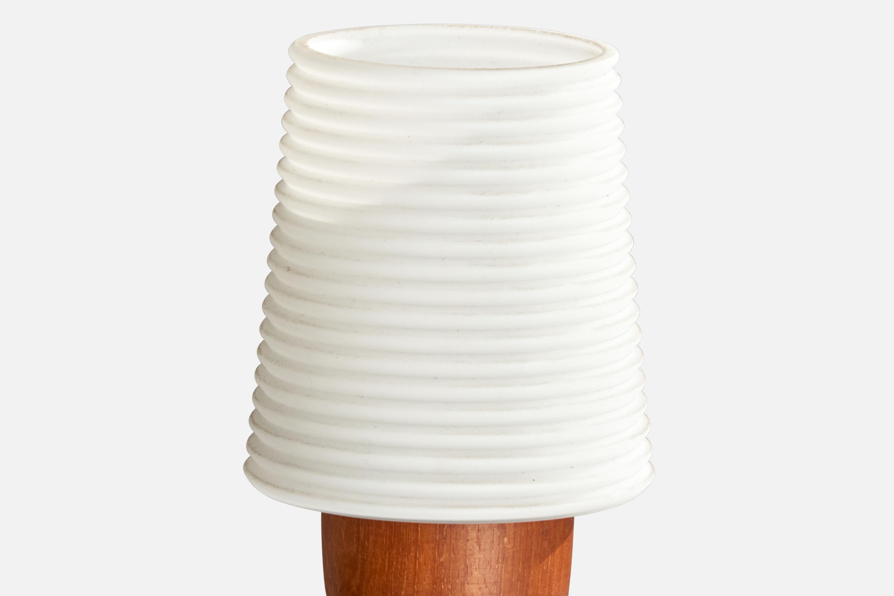 Ottone Lampadario di design svedese, ottone, teak, vetro, Svezia, anni '50 in vendita