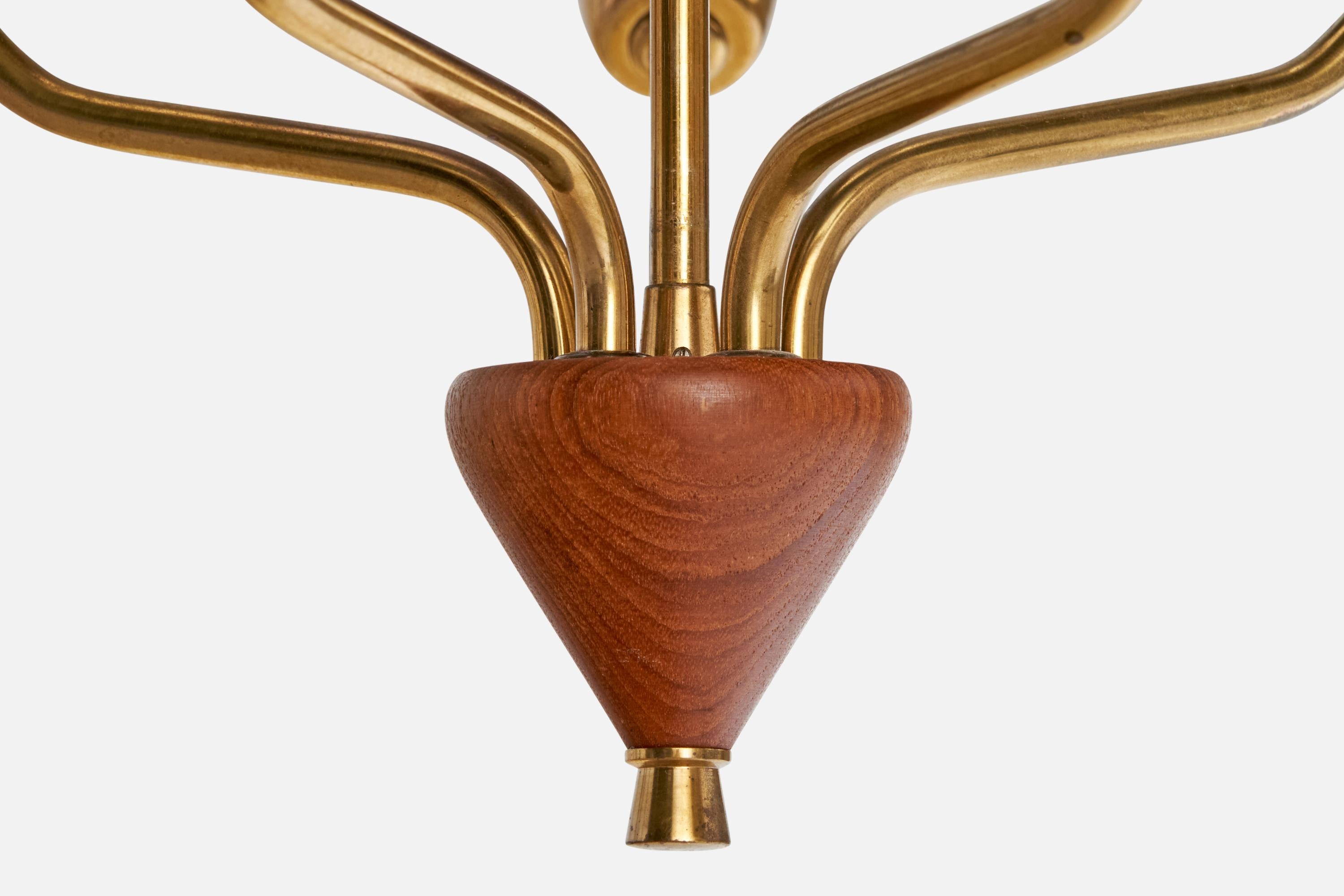 Laiton Lustre de designer suédois, laiton, teck, verre, Suède, années 1950 en vente