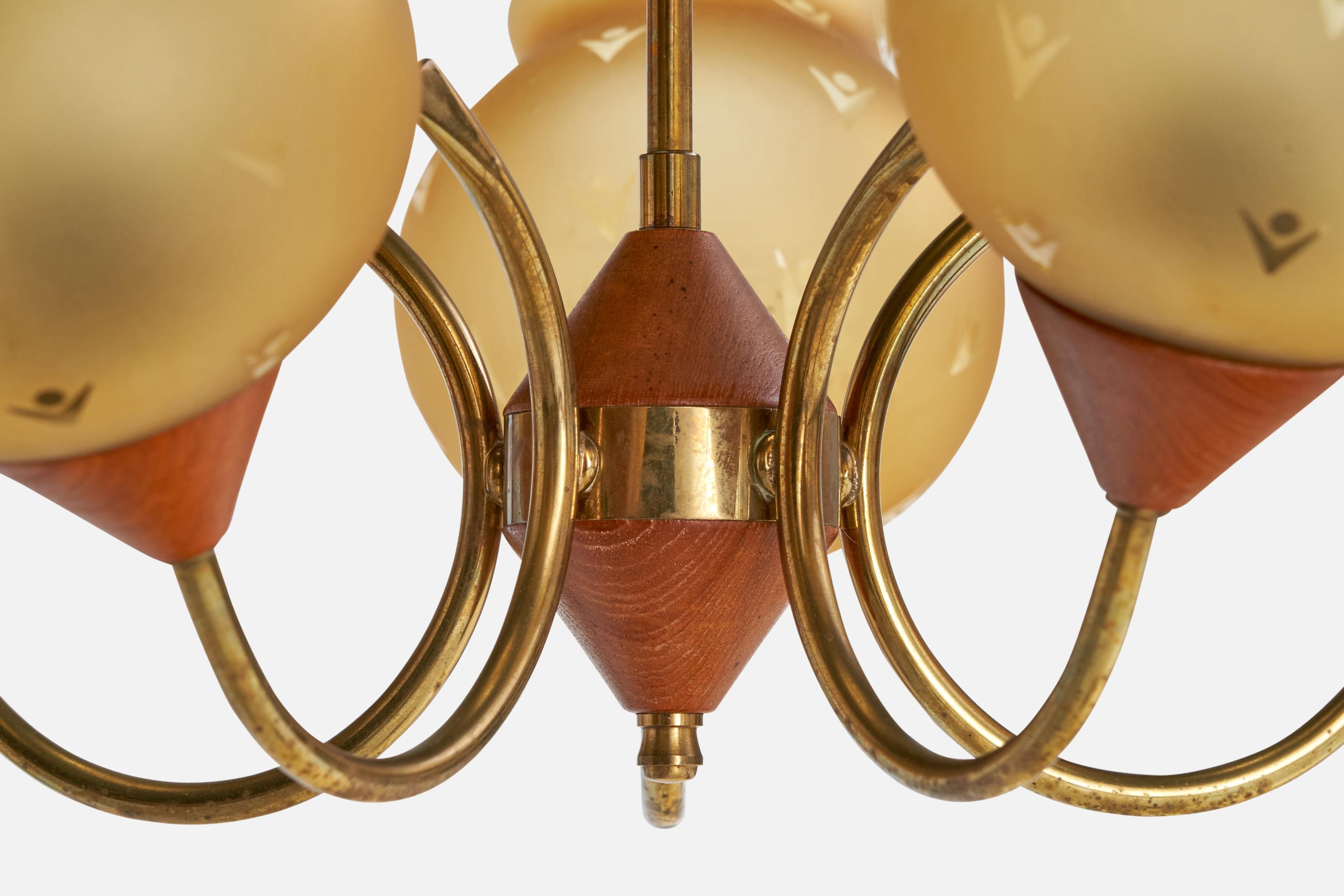 Ottone Lampadario di design svedese, ottone, teak, vetro, Svezia, anni '50 in vendita