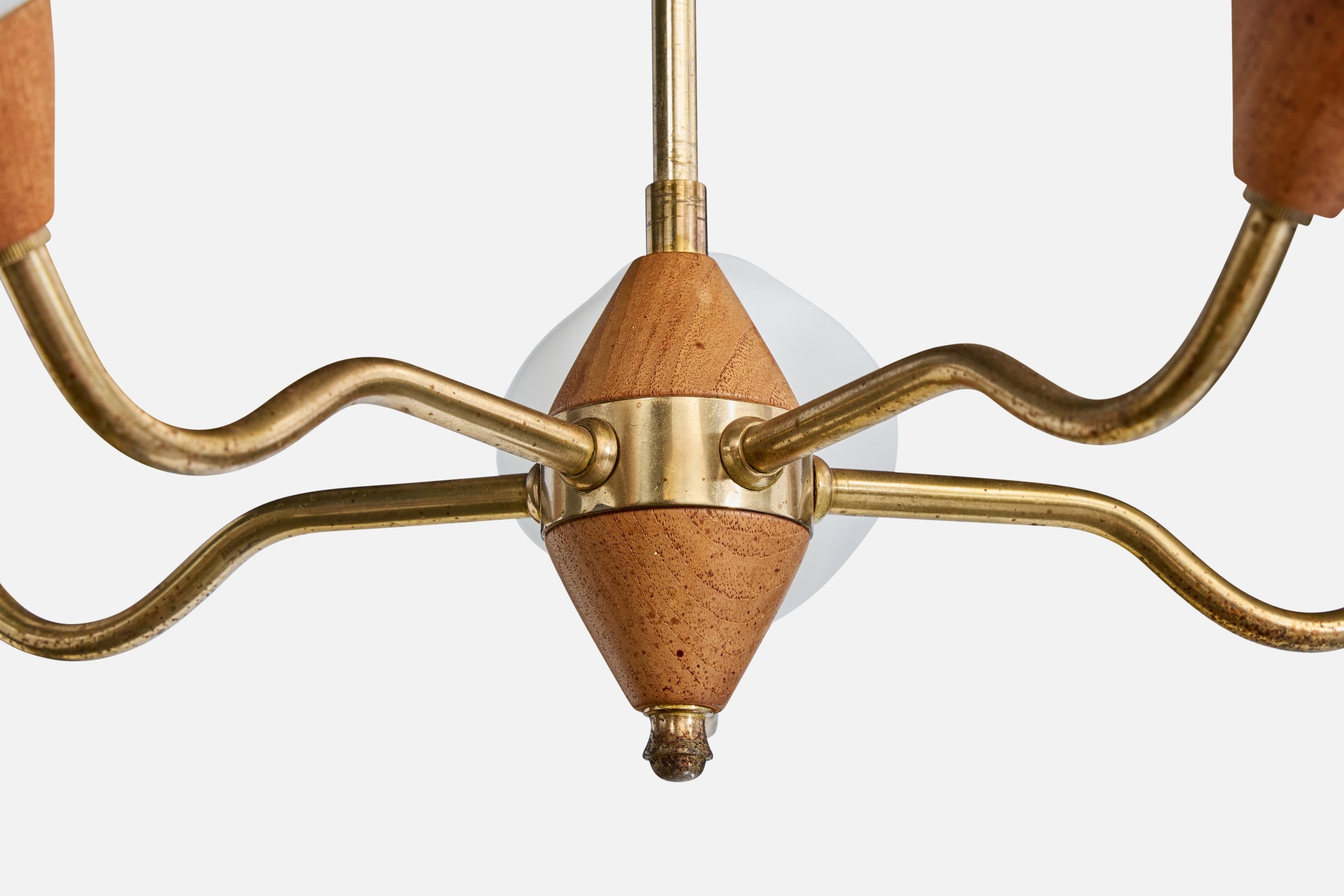 Laiton Lustre de designer suédois, laiton, teck, verre, Suède, années 1950 en vente