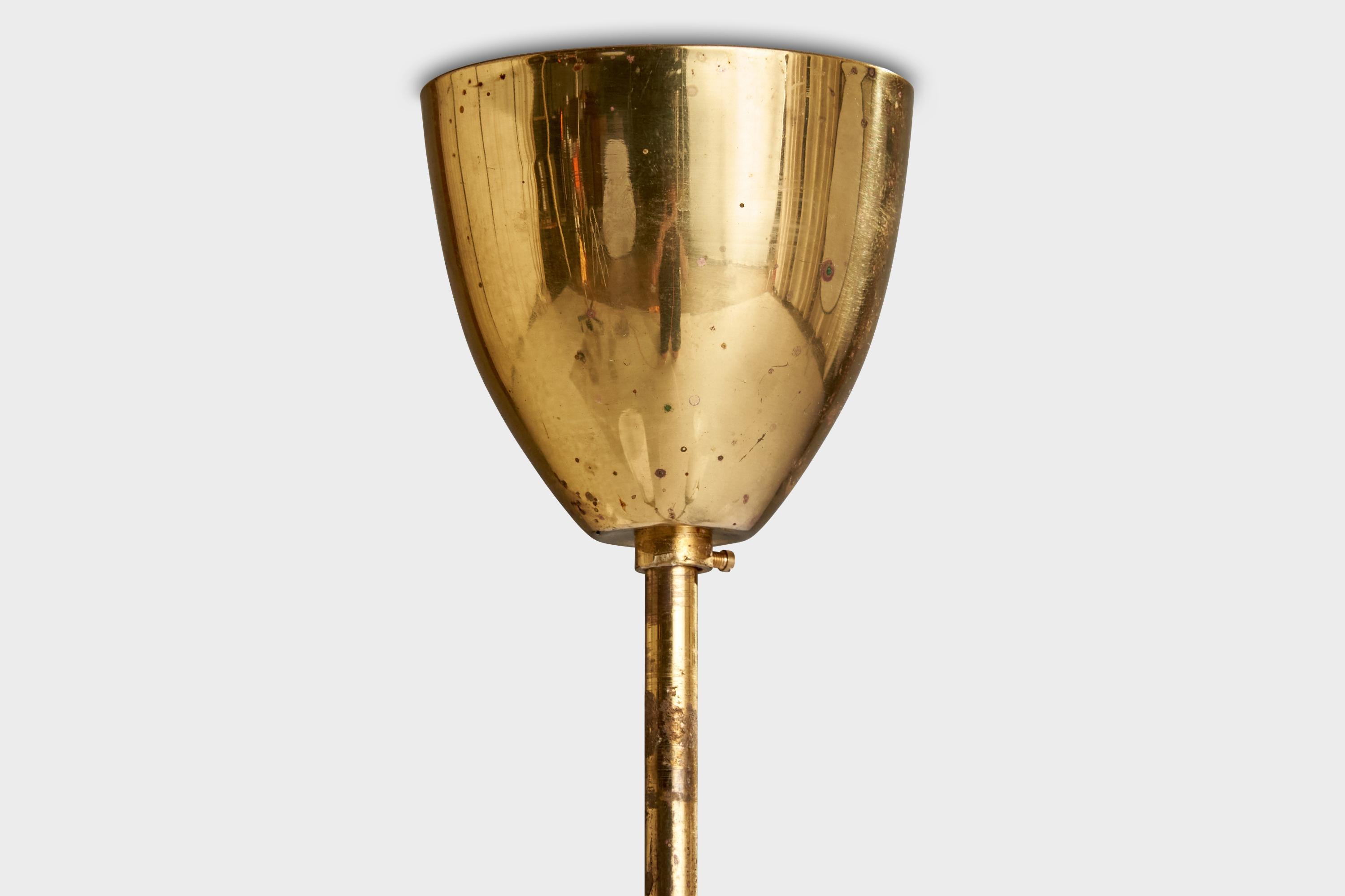 Lustre de designer suédois, laiton, teck, verre, Suède, années 1950 en vente 1