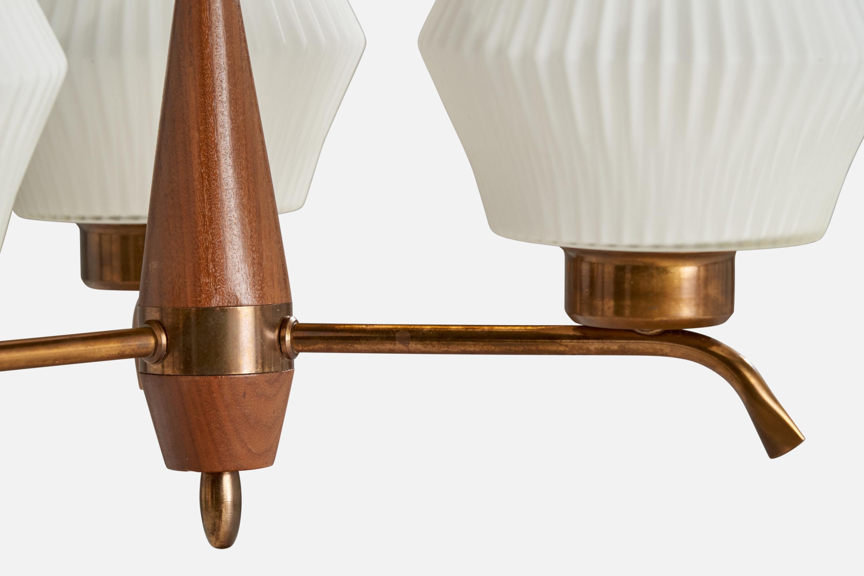 Lampadario di design svedese, ottone, teak, vetro, Svezia, anni '50 in vendita 1
