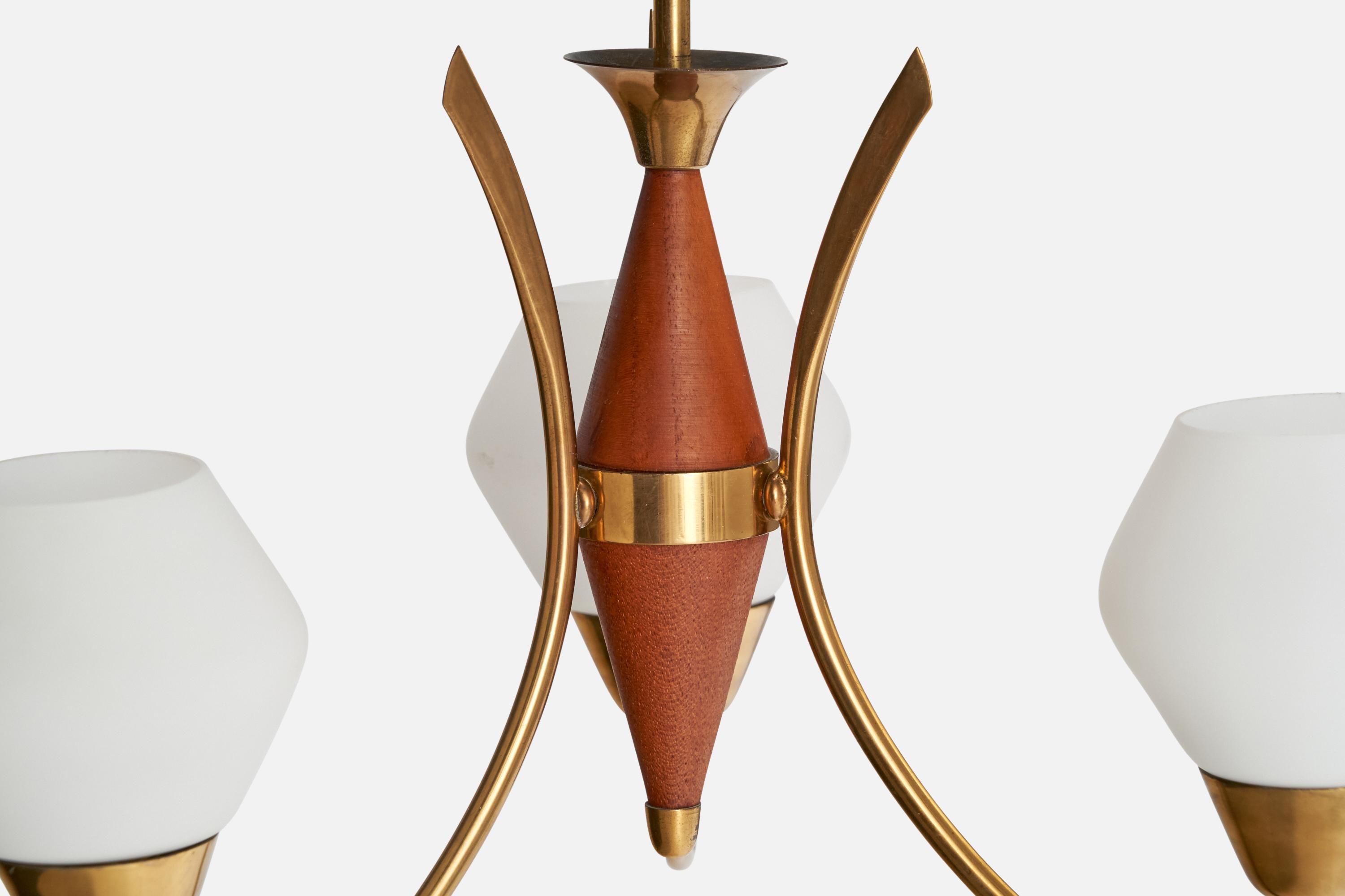 Lampadario di design svedese, ottone, teak, vetro, Svezia, anni '50 in vendita 1