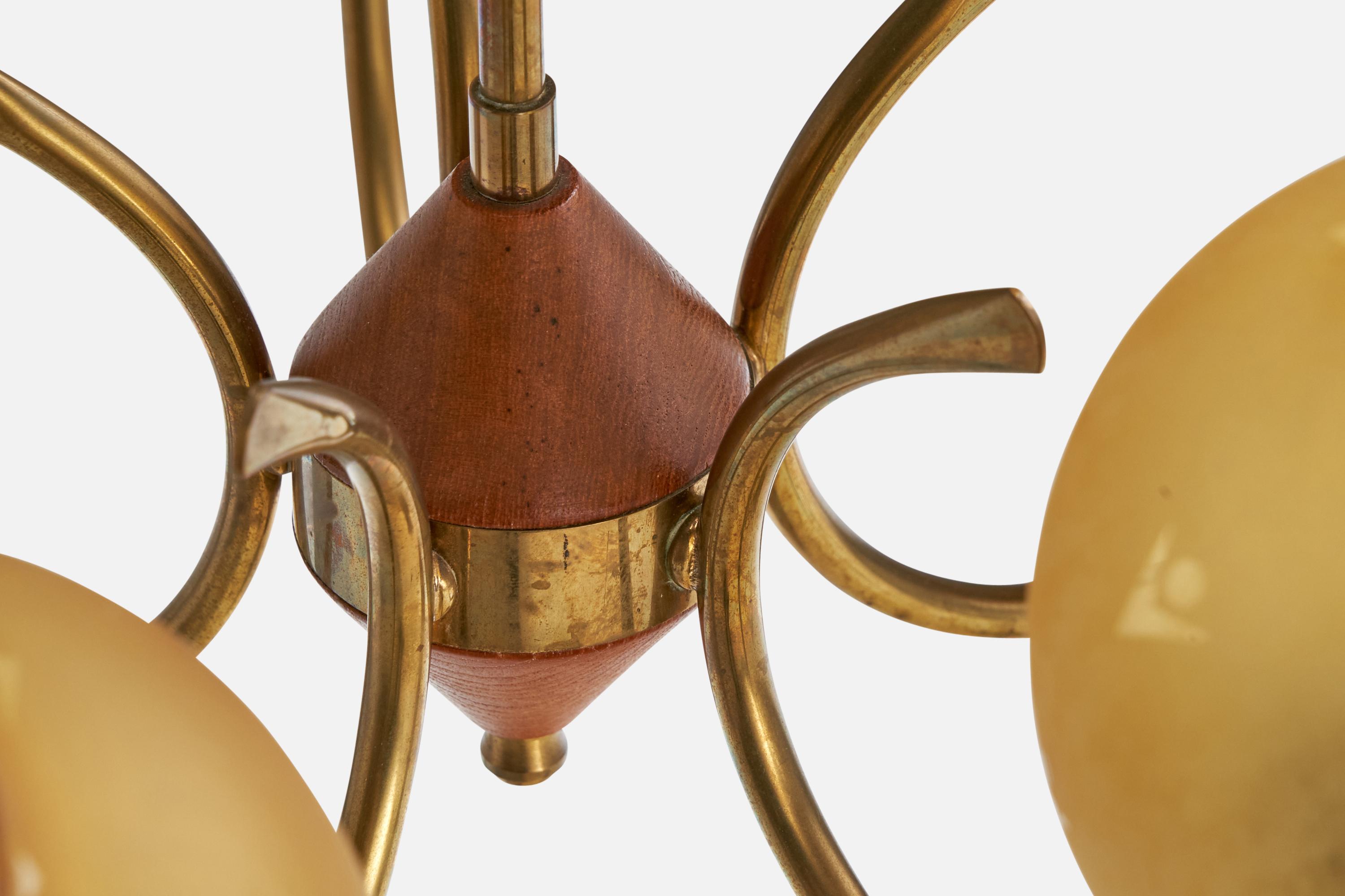 Lampadario di design svedese, ottone, teak, vetro, Svezia, anni '50 in vendita 1