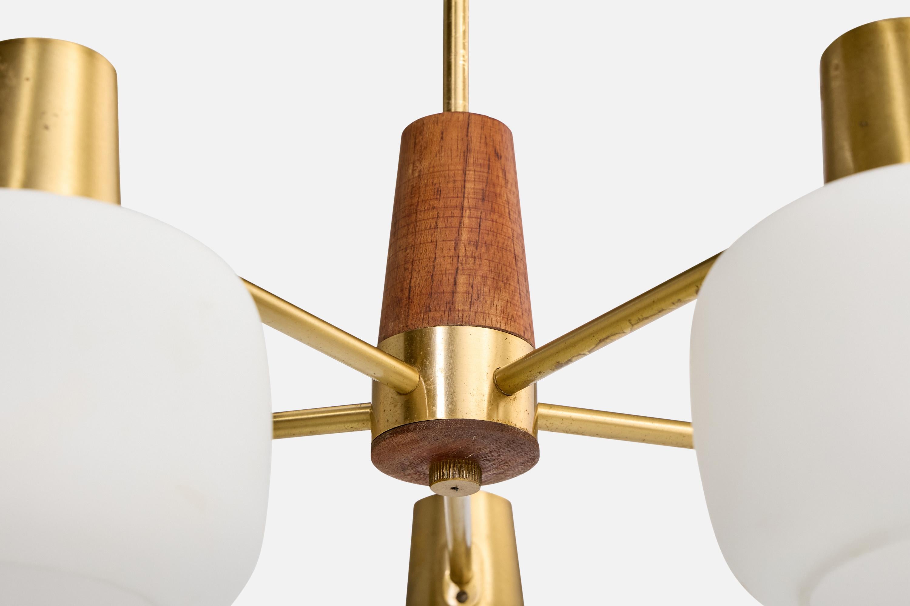 Lampadario di design svedese, ottone, teak, vetro, Svezia, anni '50 in vendita 1
